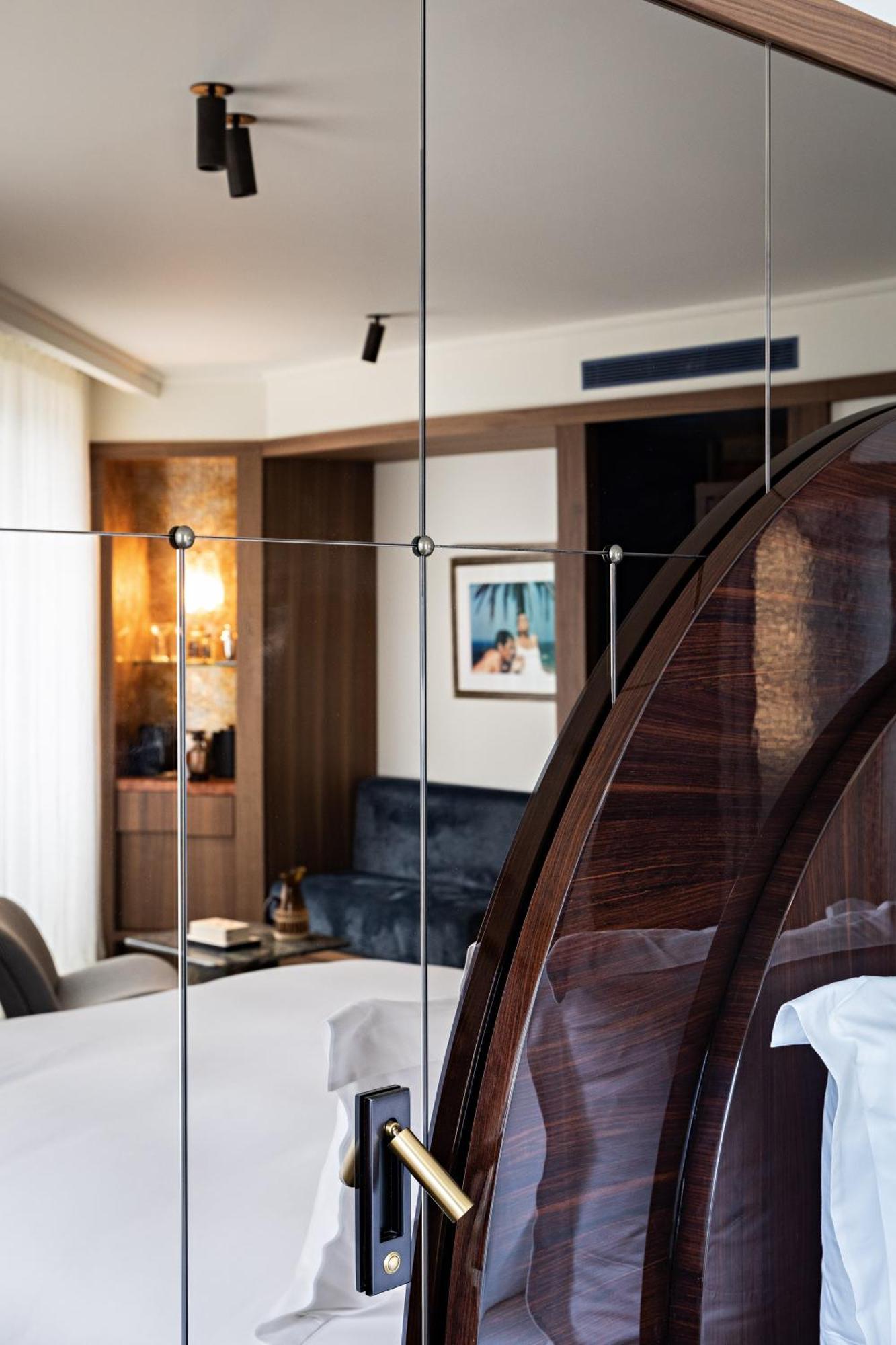 Waldorf Madeleine Hotel 4*