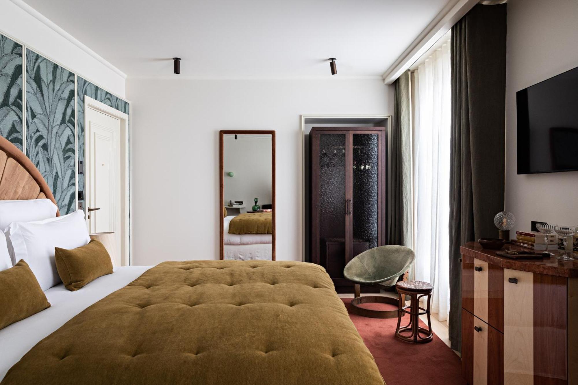 Waldorf Madeleine Hotel 4*