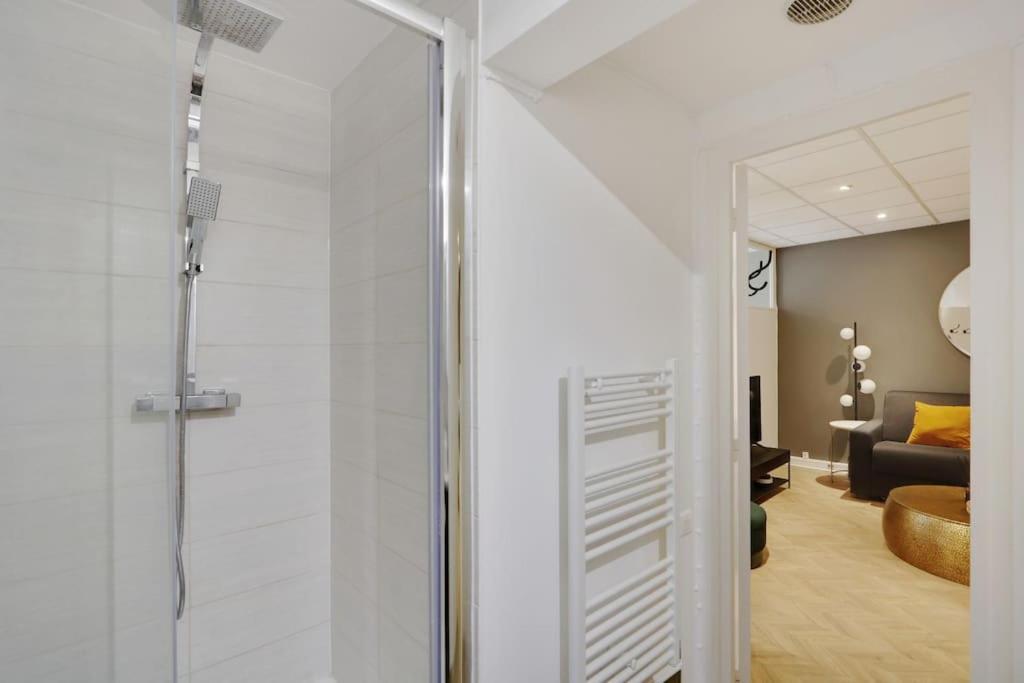 Beautiful 4p/1br Champs Elysees * Paris