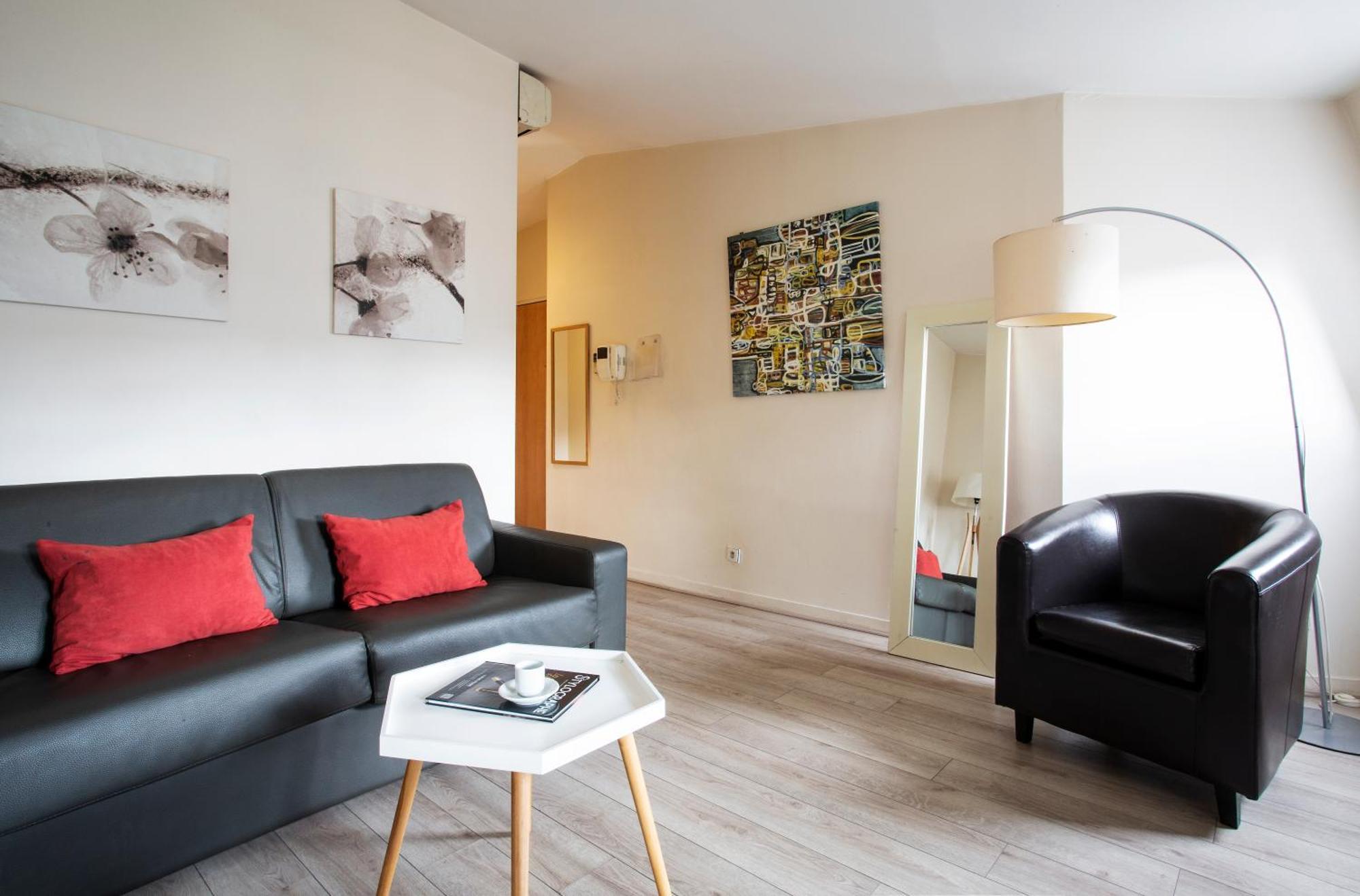 Appartement Place De L'etoile, Wagram