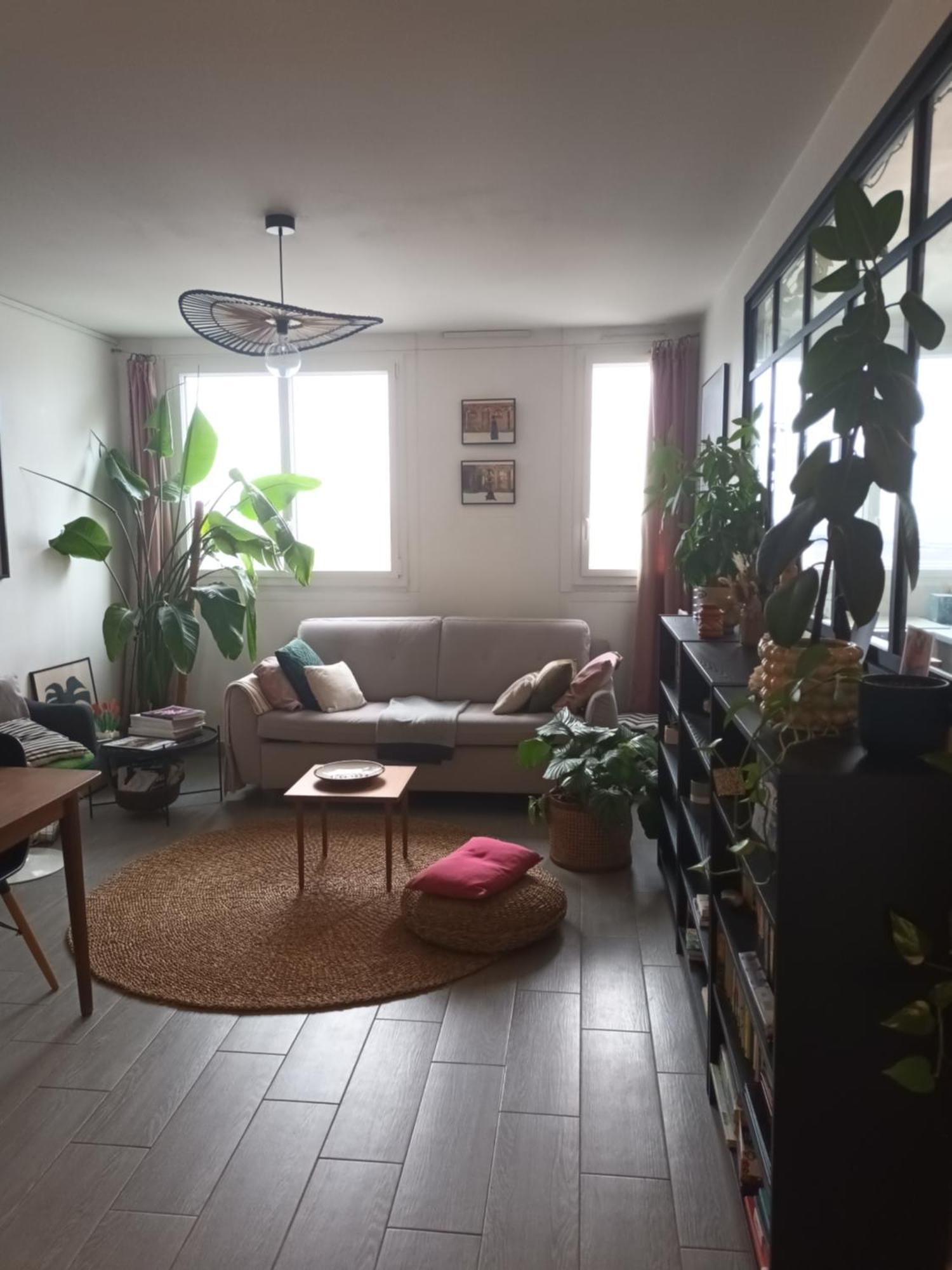 Sunny Flat In * Paris