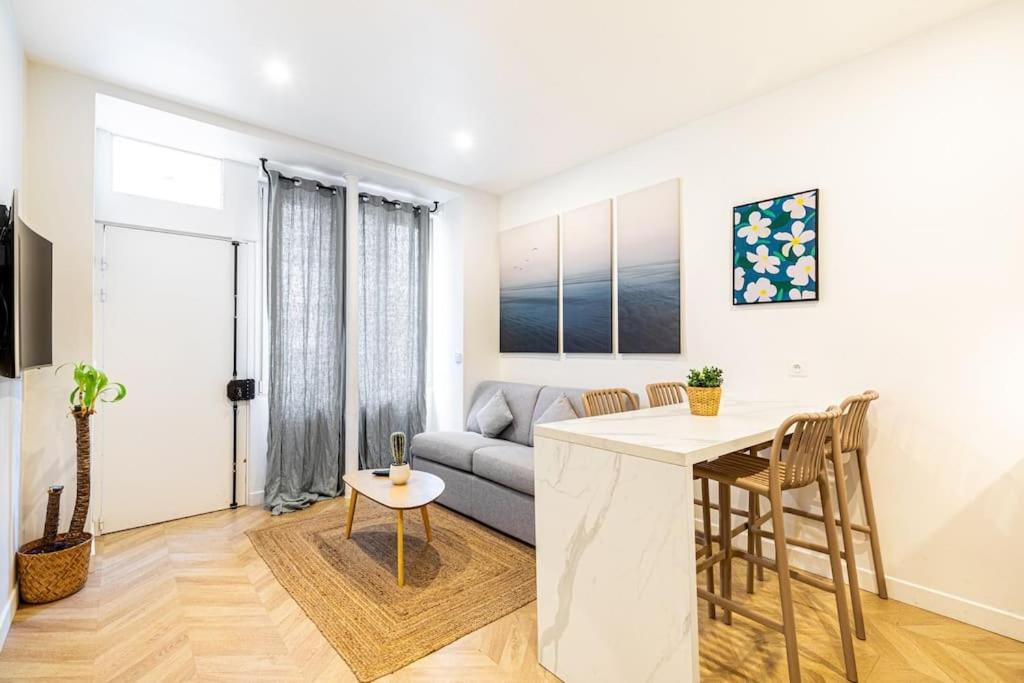 Apartment Moderne Pour 4 Proche Arc De Triomphe
