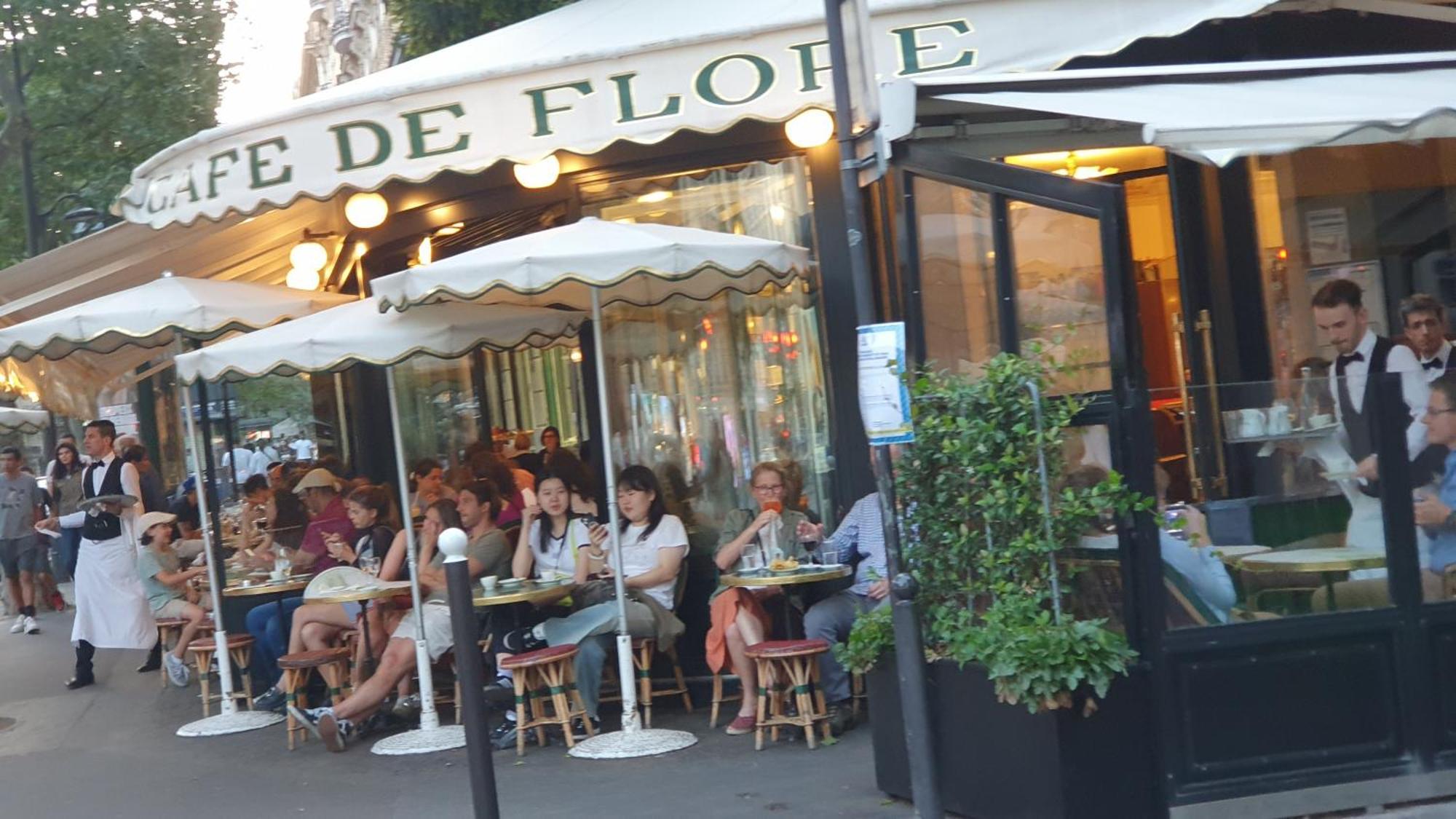 Stuning Place ,gare Montparnasse ,center ,front Of Metro Homestay