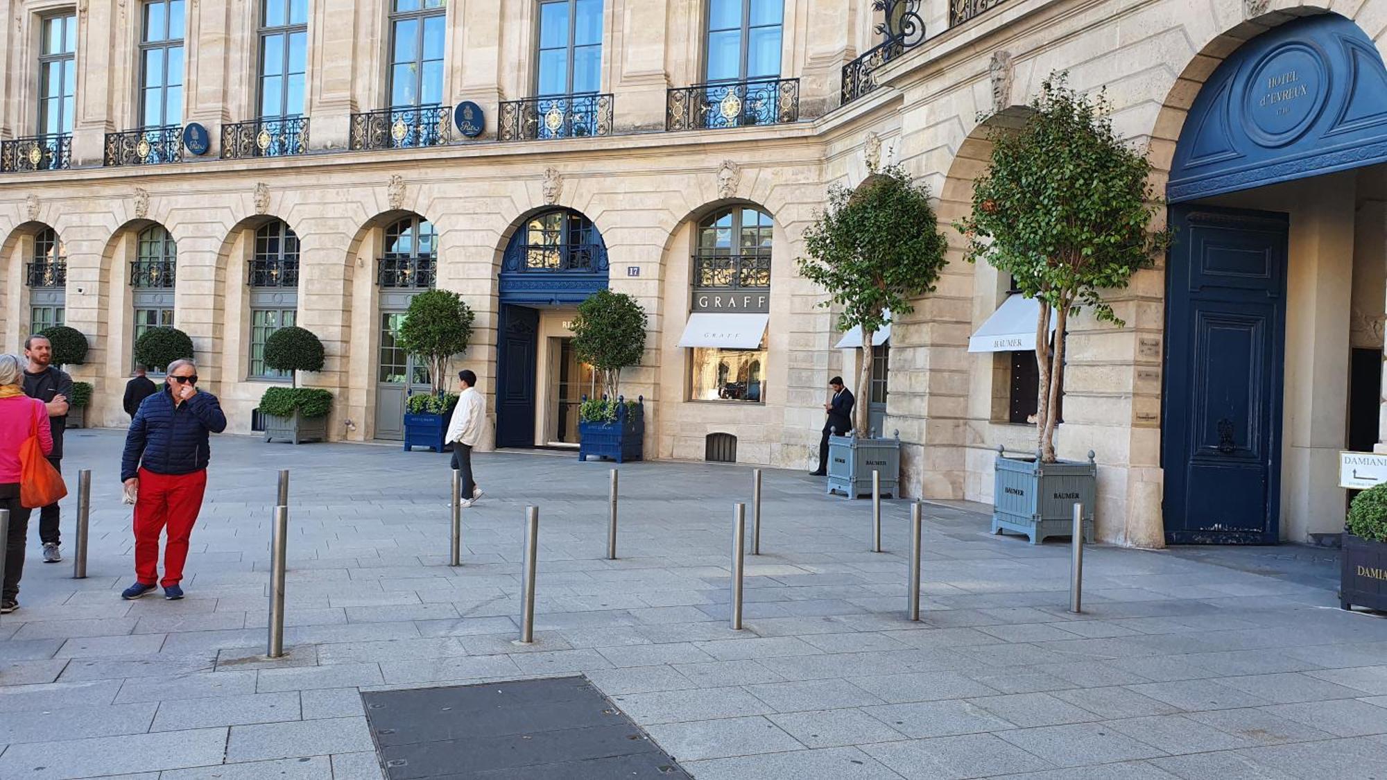 Homestay Stuning Place ,gare Montparnasse ,center ,front Of Metro *