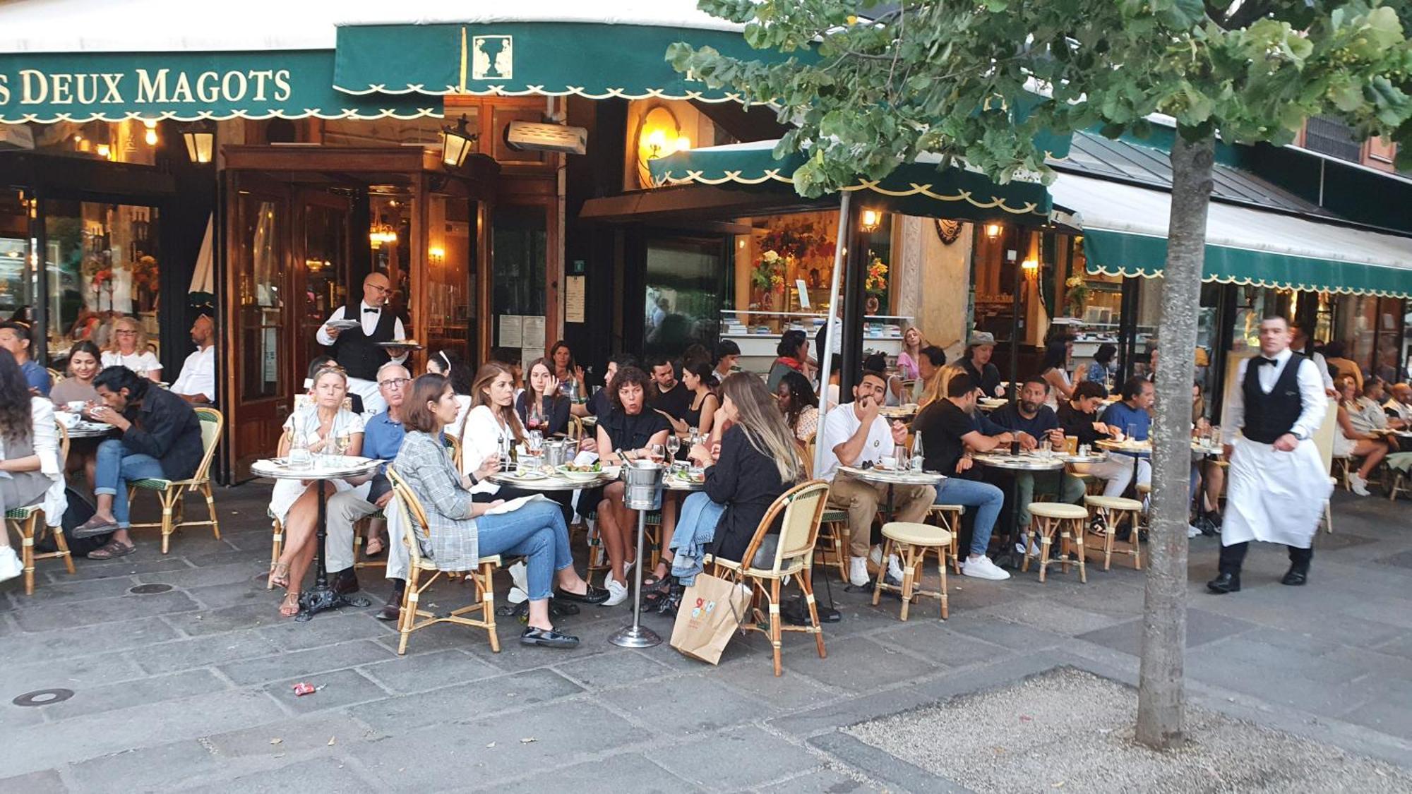 Homestay Stuning Place ,gare Montparnasse ,center ,front Of Metro
