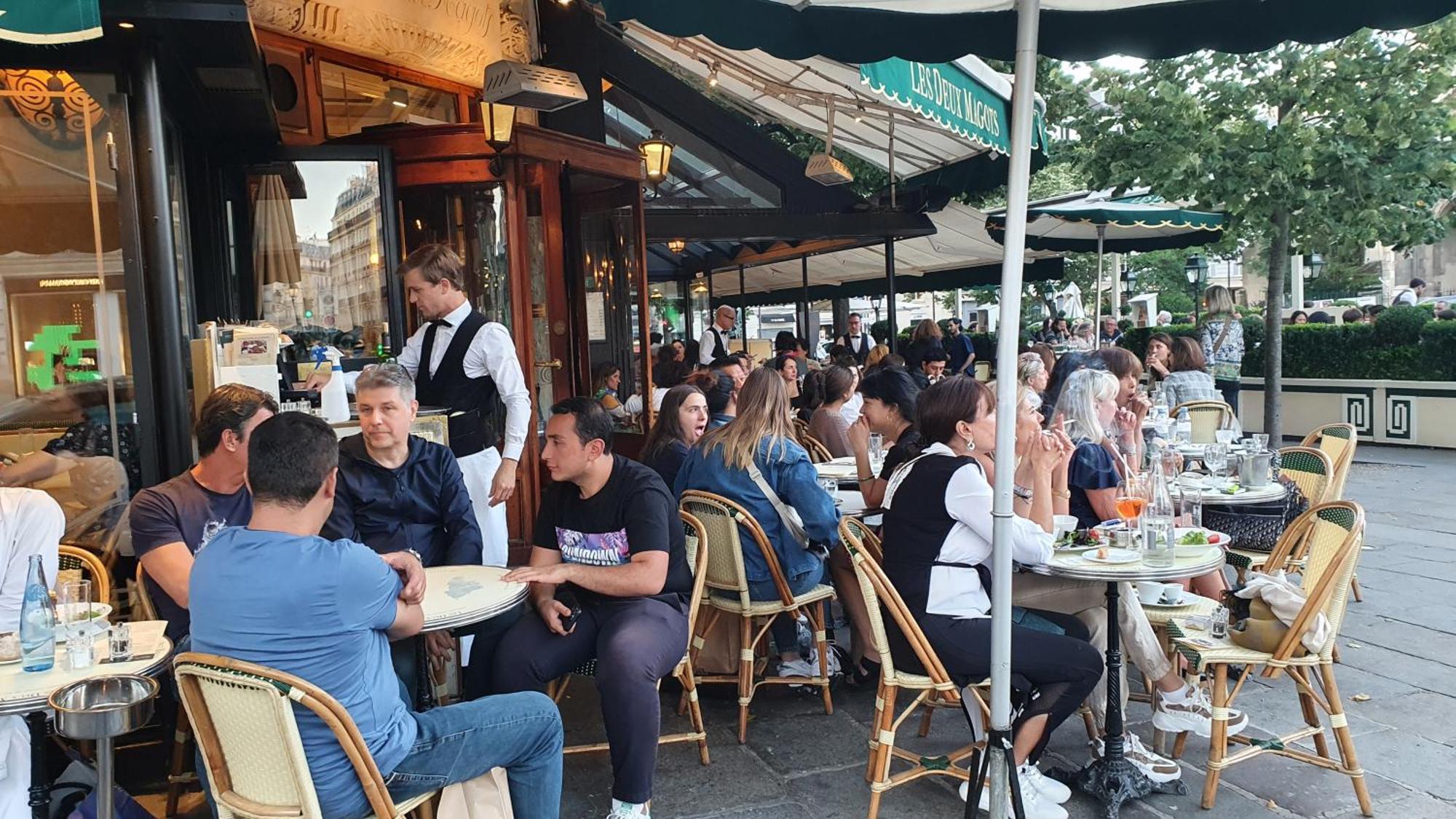Stuning Place ,gare Montparnasse ,center ,front Of Metro Homestay *