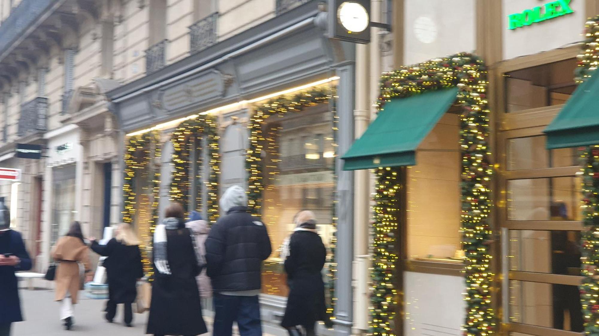 Stuning Place ,gare Montparnasse ,center ,front Of Metro Homestay *