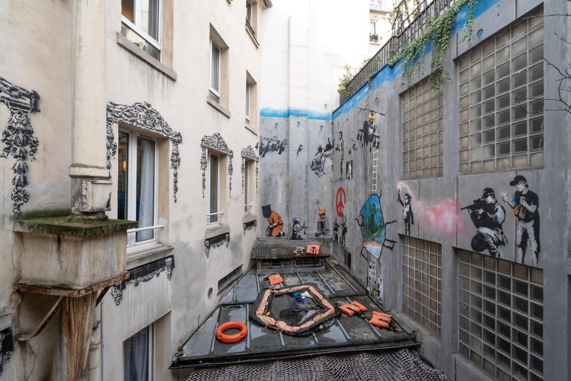 Walled Off * Paris