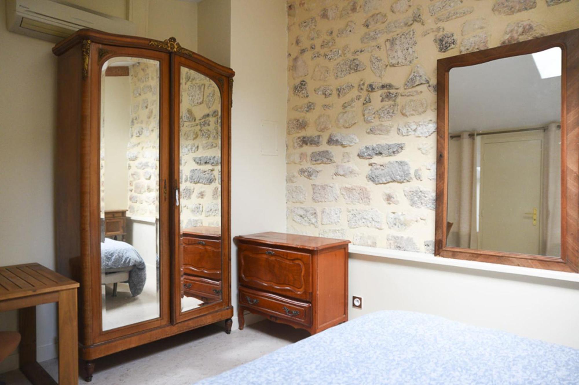 Comfortable 150 M House In The Heart Of Paris