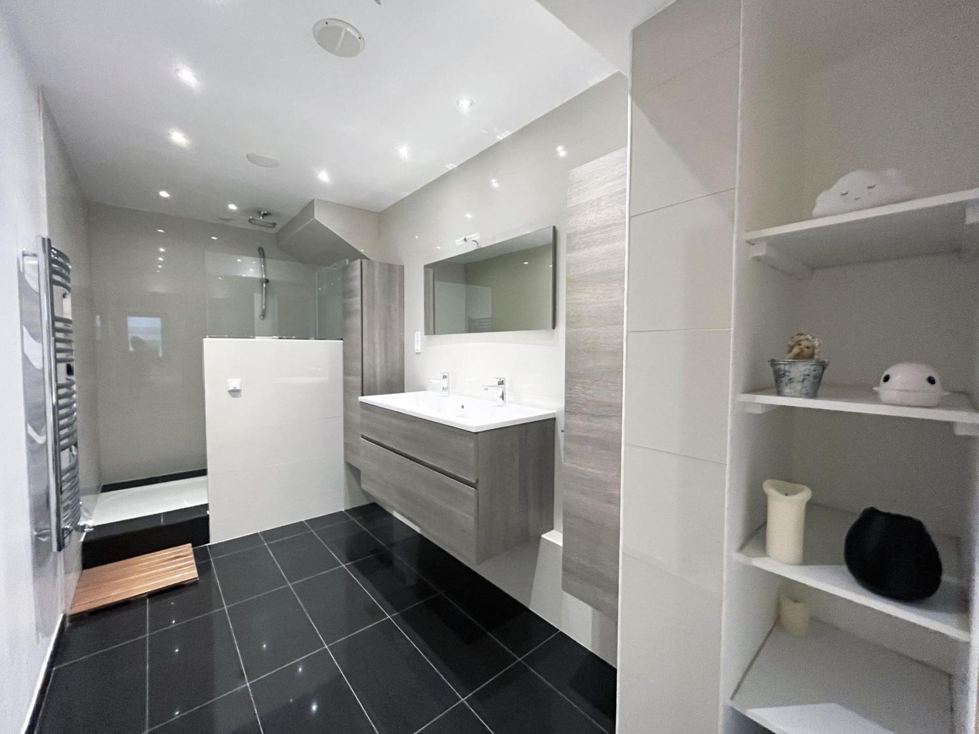 166 - Urban Luxury In Center Of Appartement *