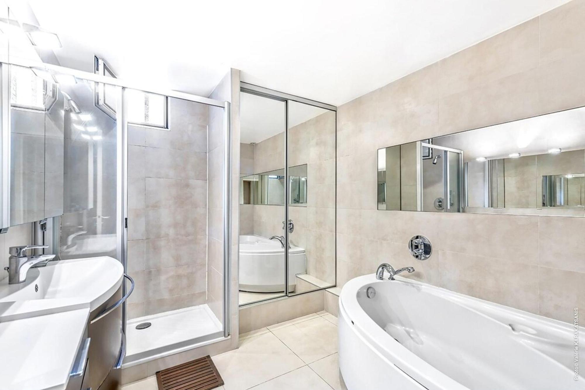 Apartment Maillot Ternes - Saint Ferdinand 3bdr Paris