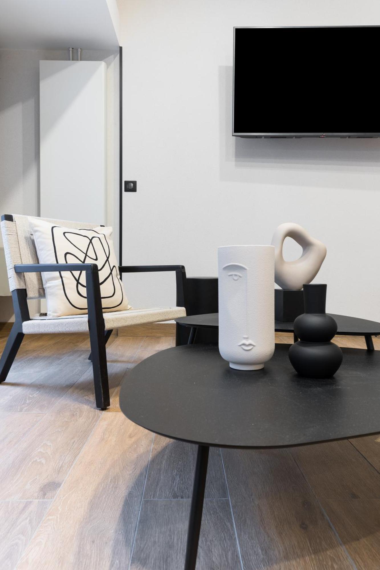 Hsh Parmentier-couronnes I Design 6p-2br Apartment