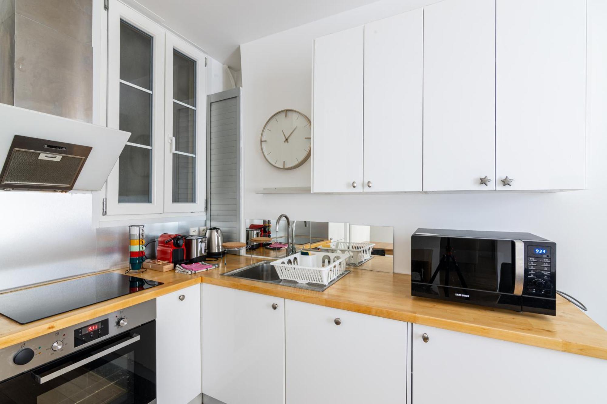 Luxurious 1 Bedroom Republique Vinaigriers Free Netflix Apartment