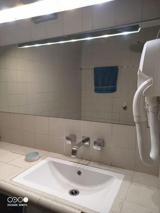 Aramis Colibri 72m2, Lit King-size, Baignoire Duo Non Professionnel *