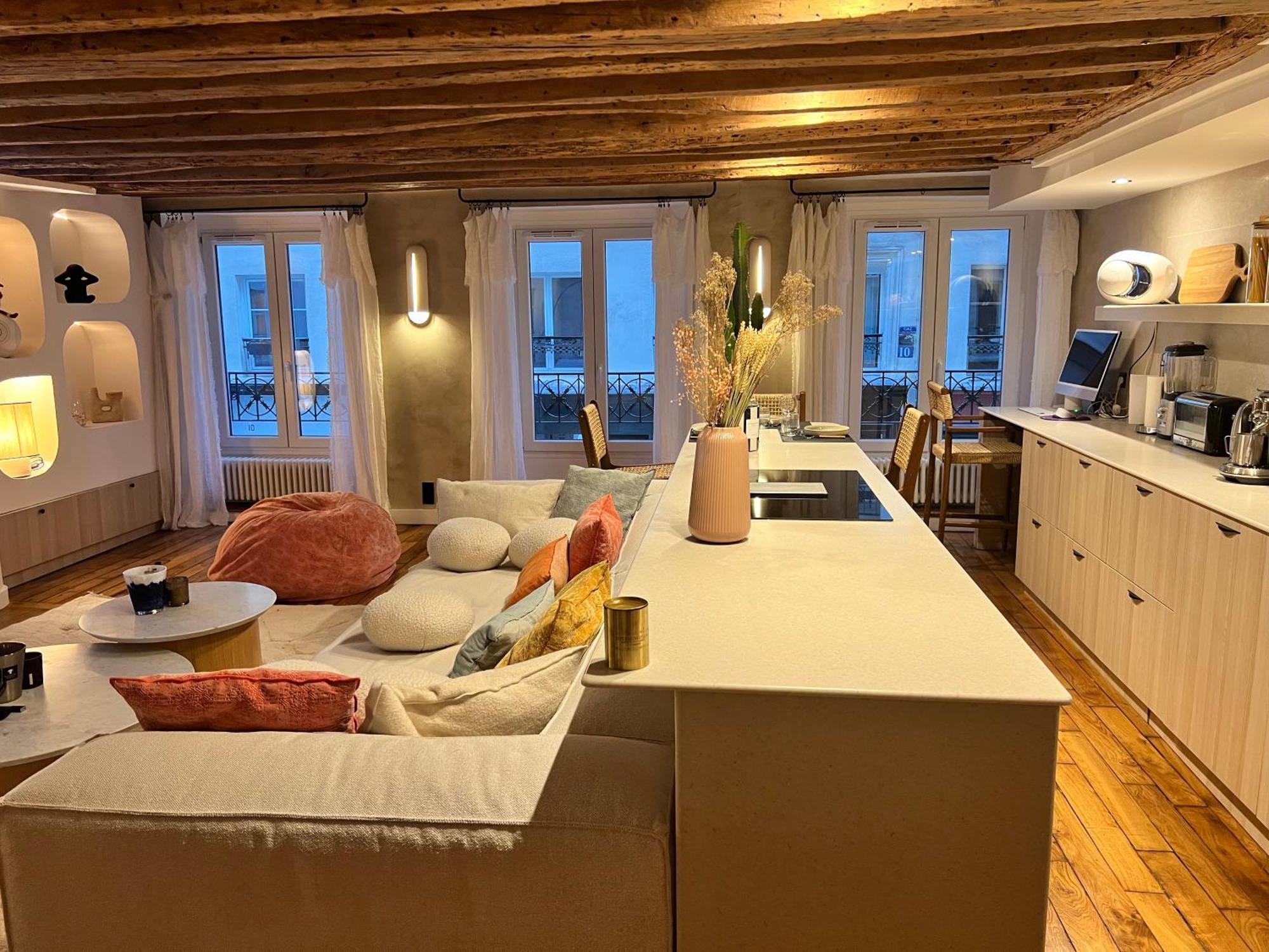 Luxe Louvre Apartment *
