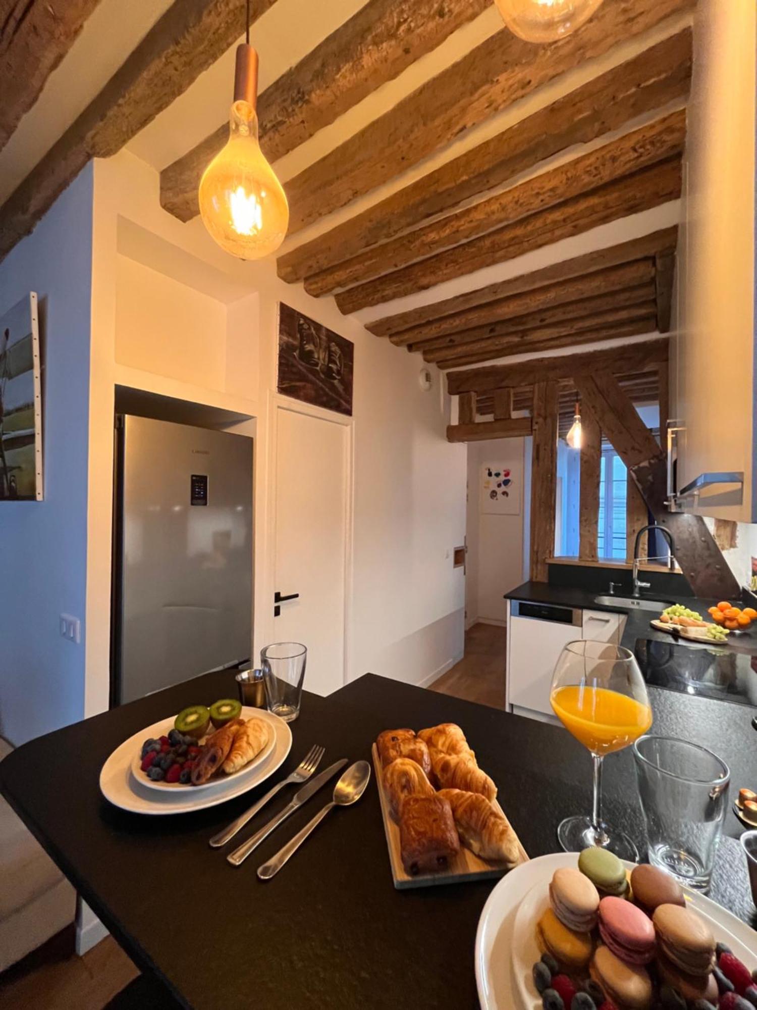 Appartement A Saint-paul En Plein Coeur Du Marais 4 Pers Paris