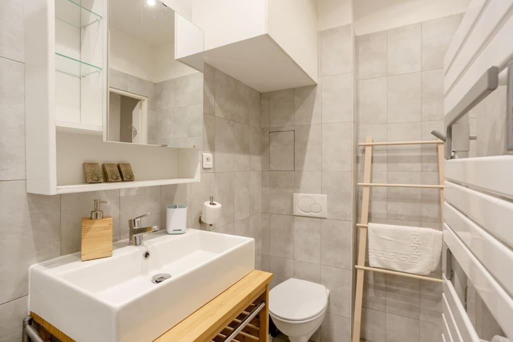 Cosy Proche Beaubourg Apartment Paris