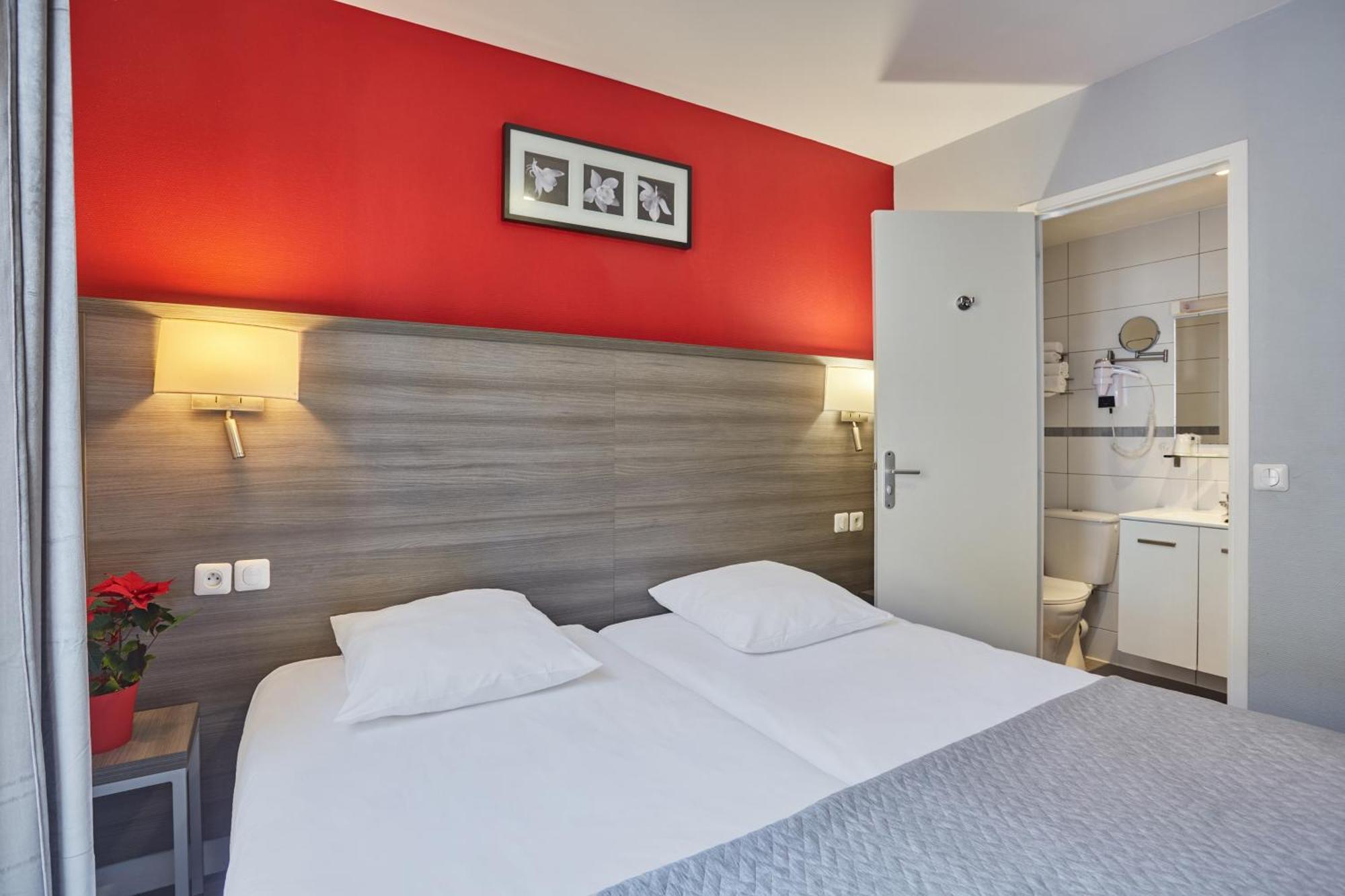 Hipotel Buttes Chaumont Belleville 3*