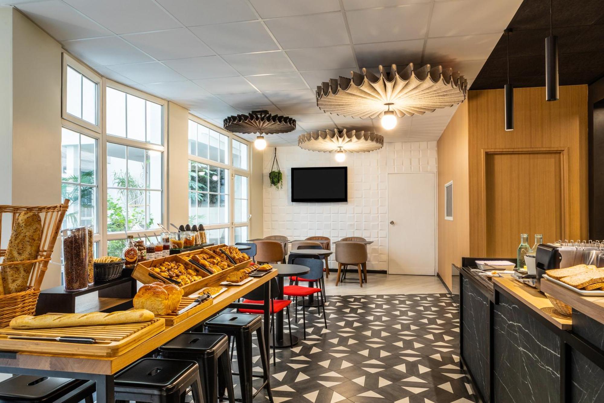 Ibis Ornano Montmartre Nord 18ème 3*