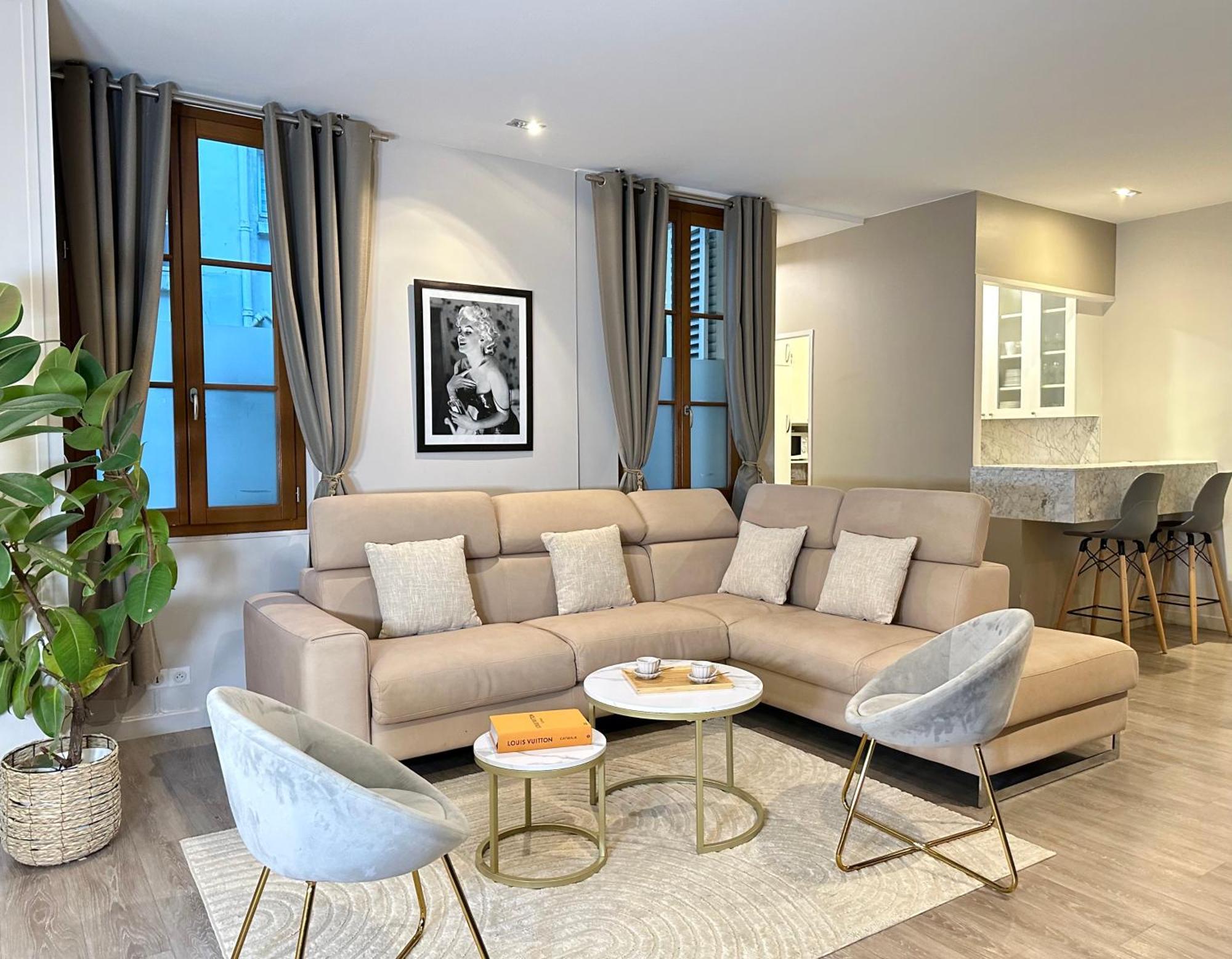 Luxurious Flat In Saint-germain-des-pres Paris