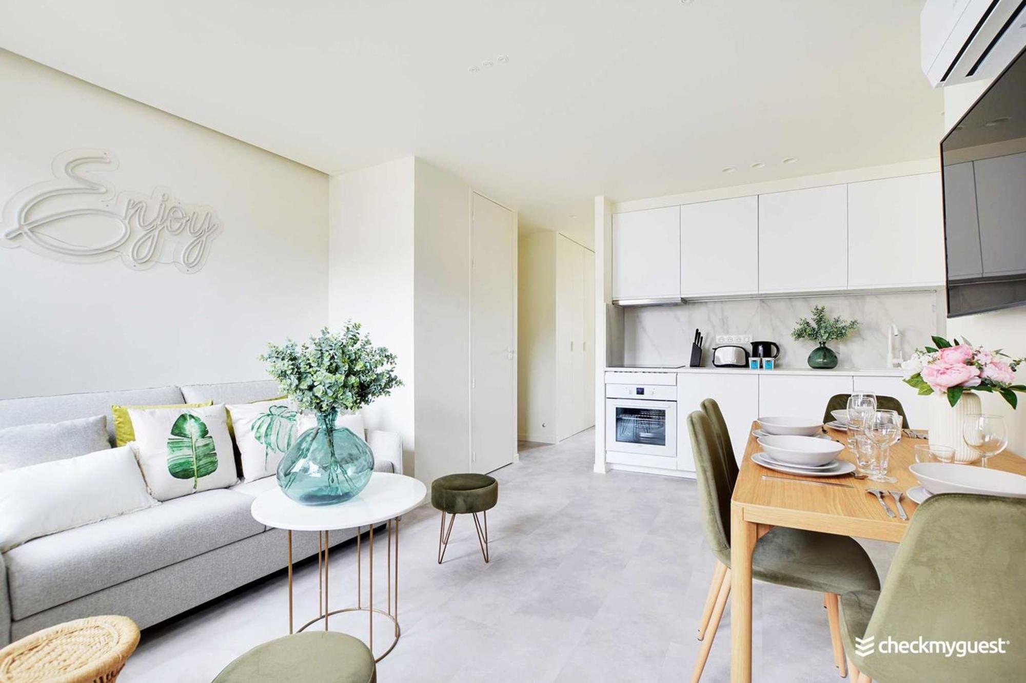 Champs Elysees - Ponthieu Apartment