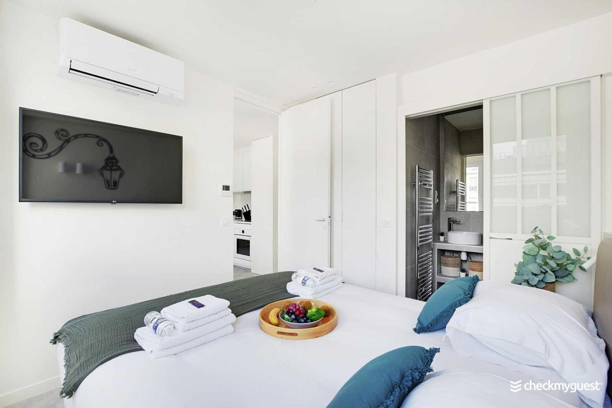 Champs Elysees - Ponthieu Apartment