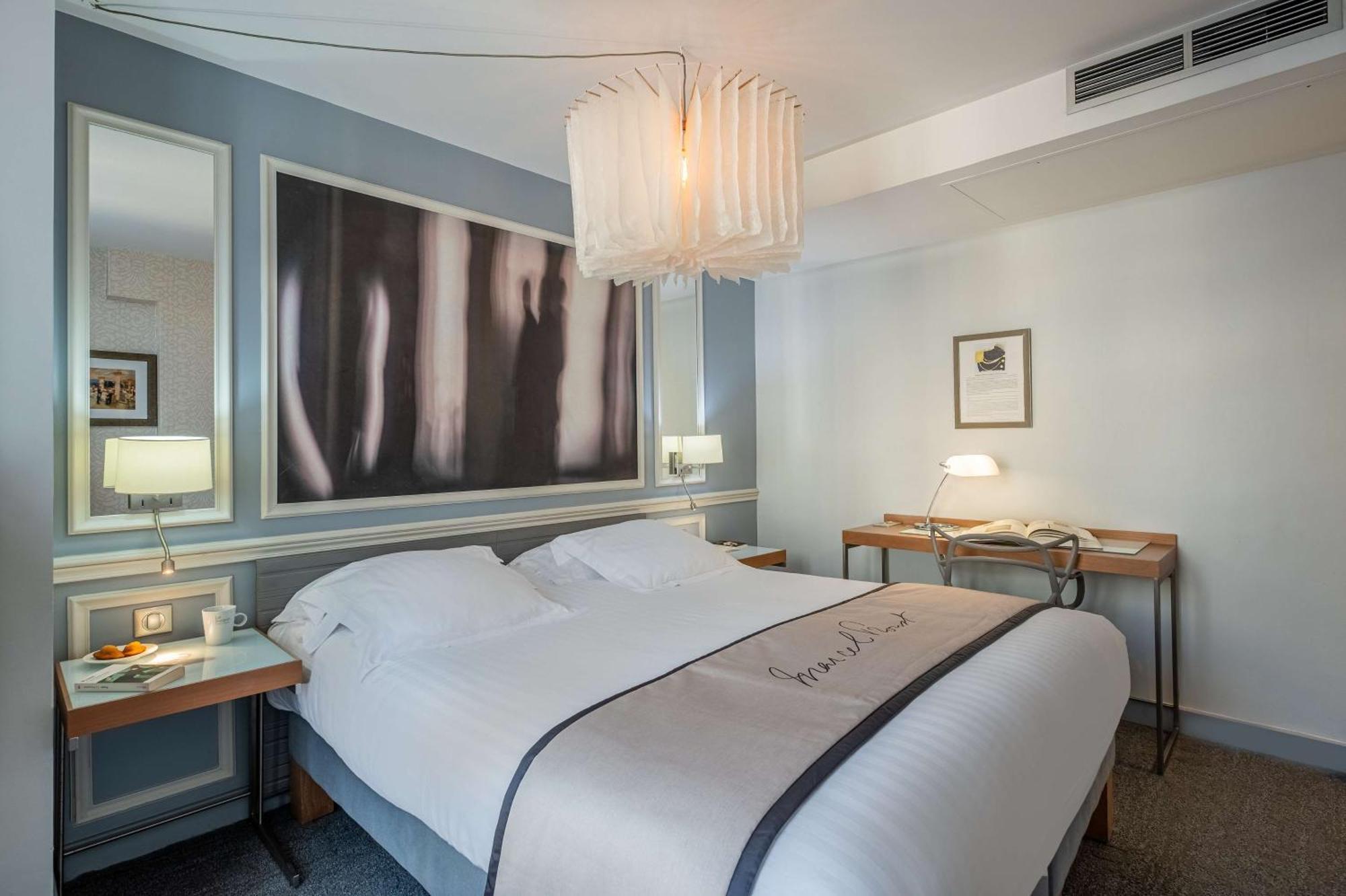 Hotel Western Premier Littéraire Le Swann 4*