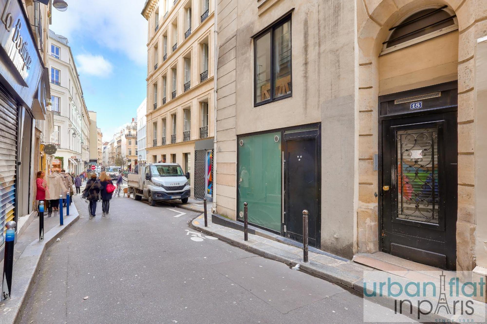 Apartment 31 - Urban Keith Harings Paris