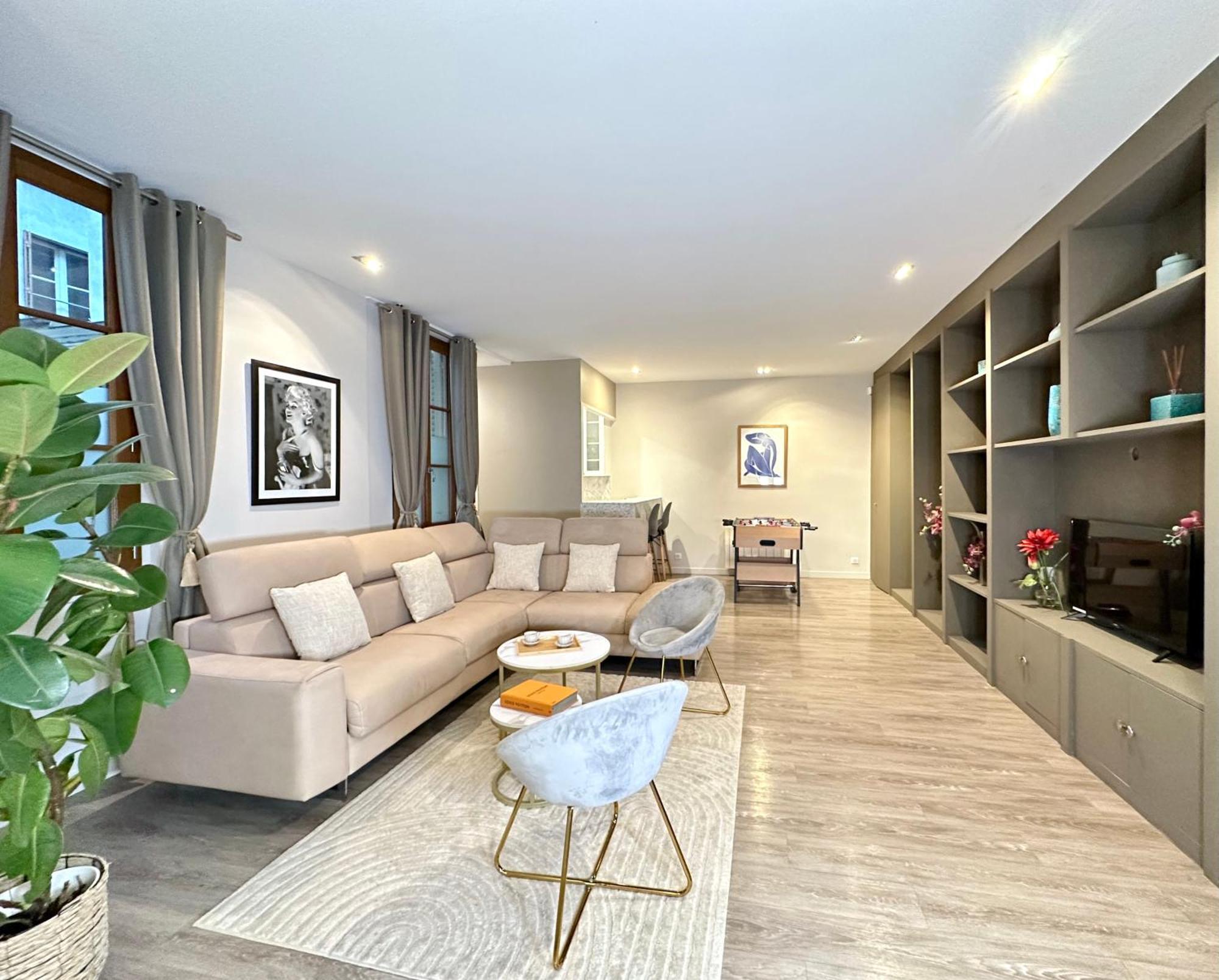 Luxurious Flat In Saint-germain-des-pres