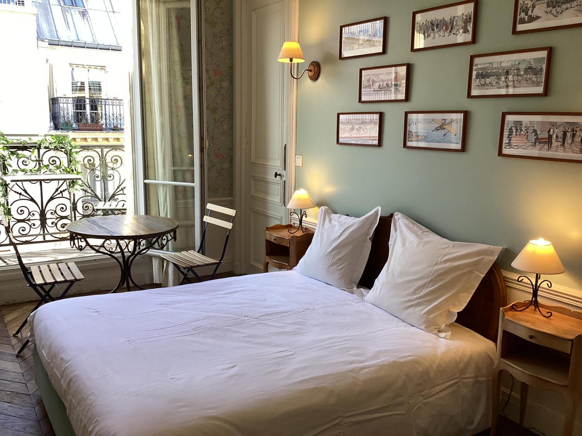 Quartier Champs-elysees Bed & Breakfast Paris