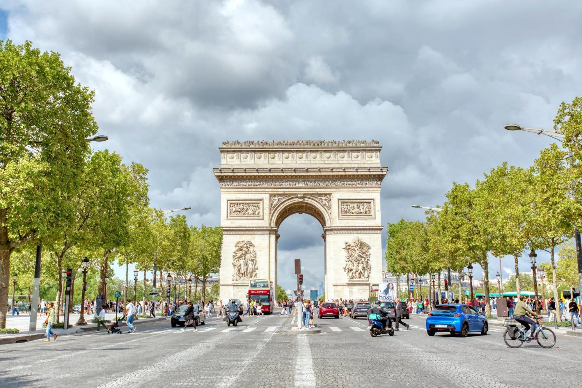 Luxueux 200m2 5ch Champs Elysees A 1min Perle Rare * Paris