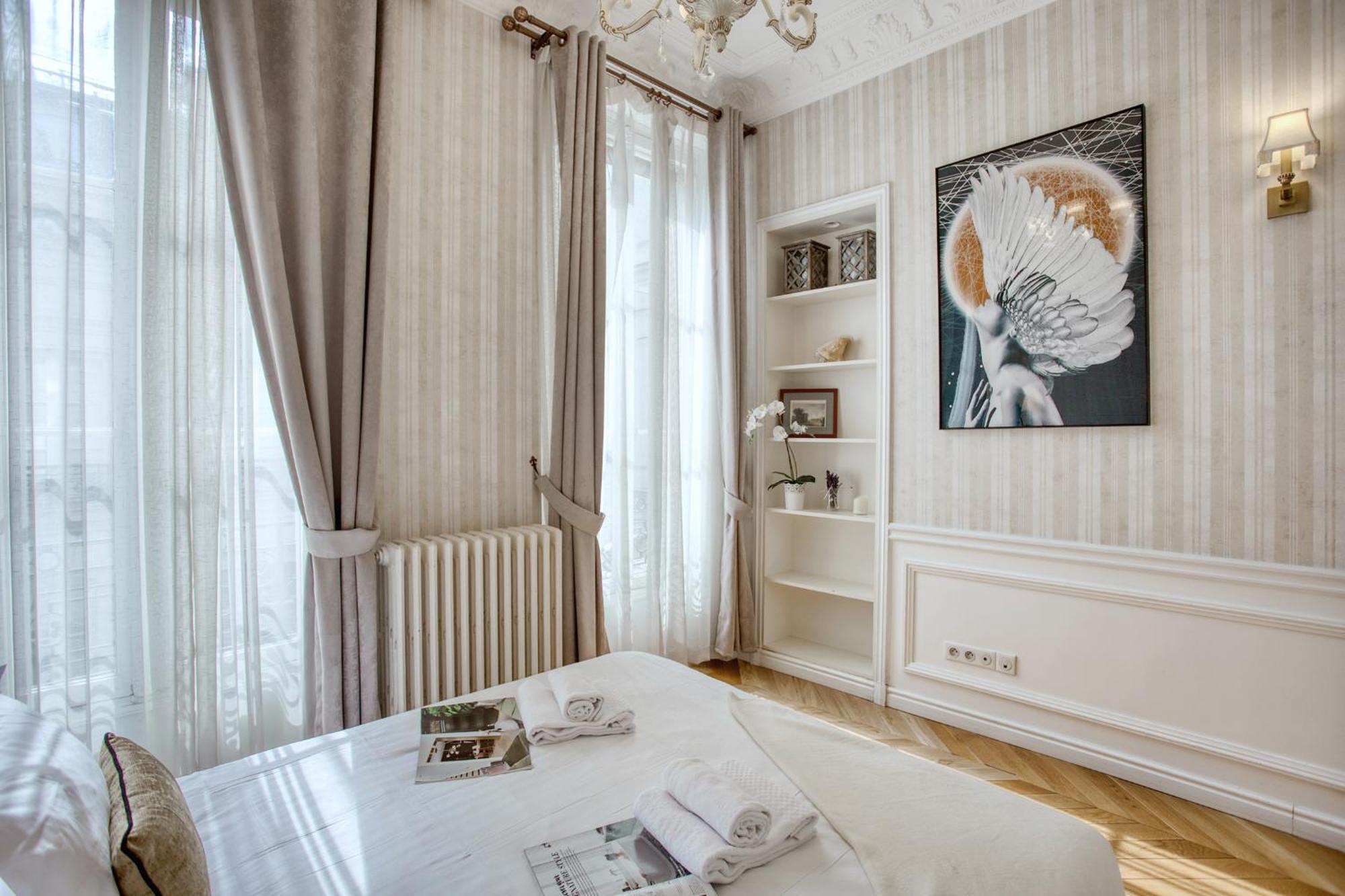 Luxueux 200m2 5ch Champs Elysees A 1min Perle Rare * Paris