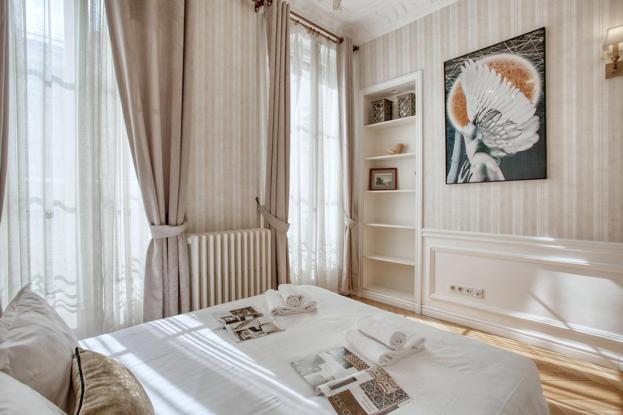 Apartment Luxueux 200m2 5ch Champs Elysees A 1min Perle Rare *