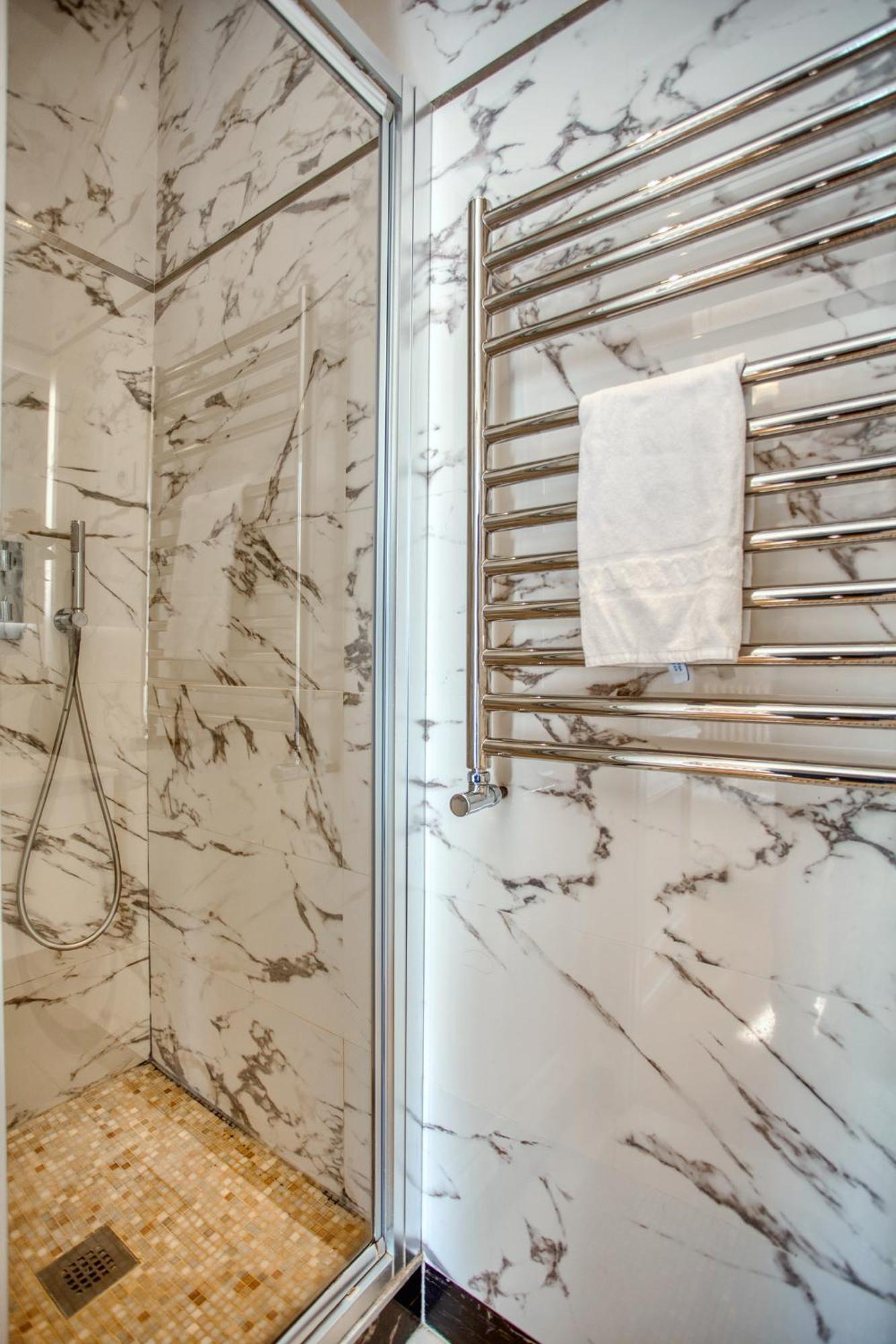 Luxueux 200m2 5ch Champs Elysees A 1min Perle Rare *