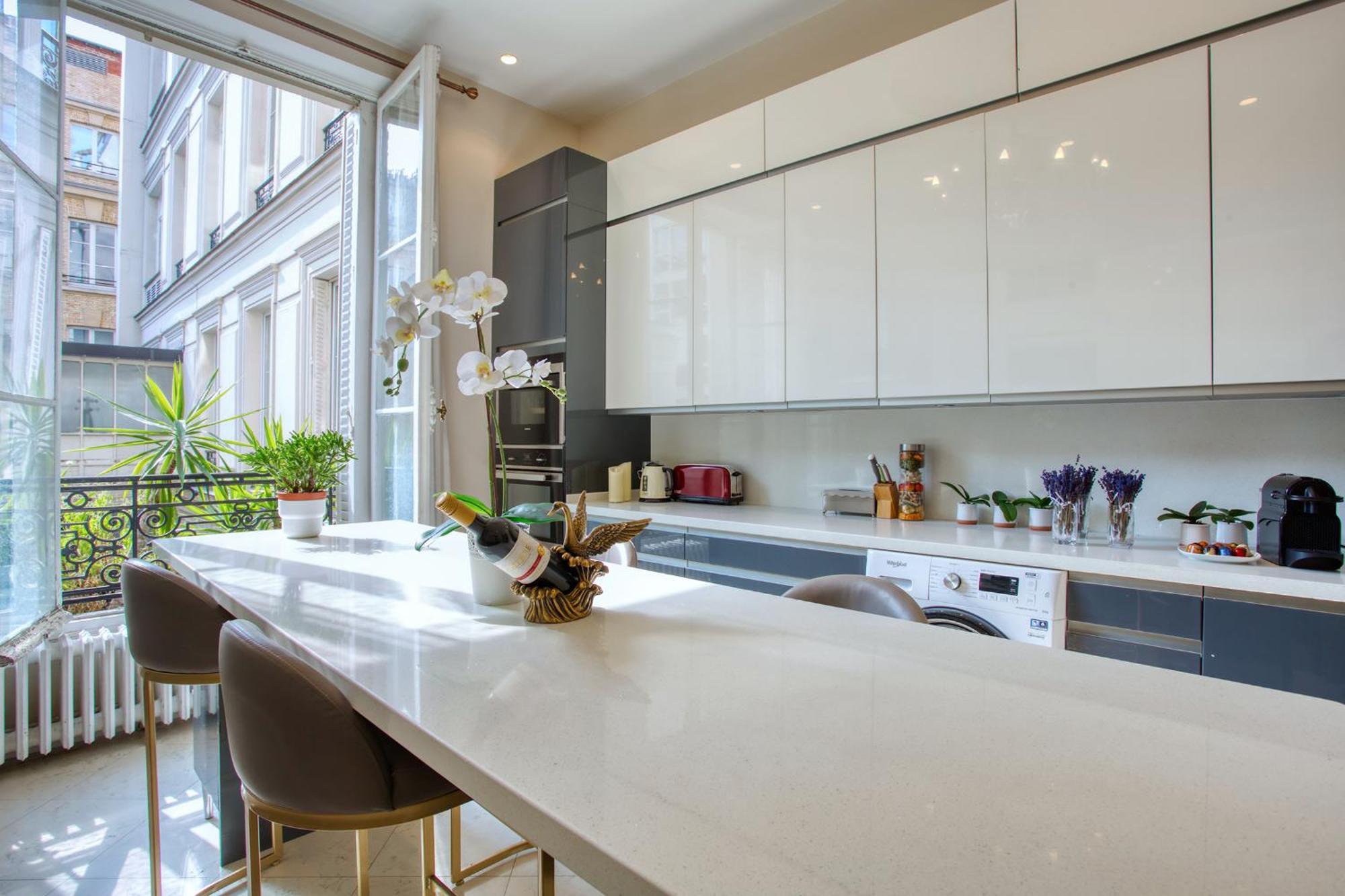 Luxueux 200m2 5ch Champs Elysees A 1min Perle Rare Apartment