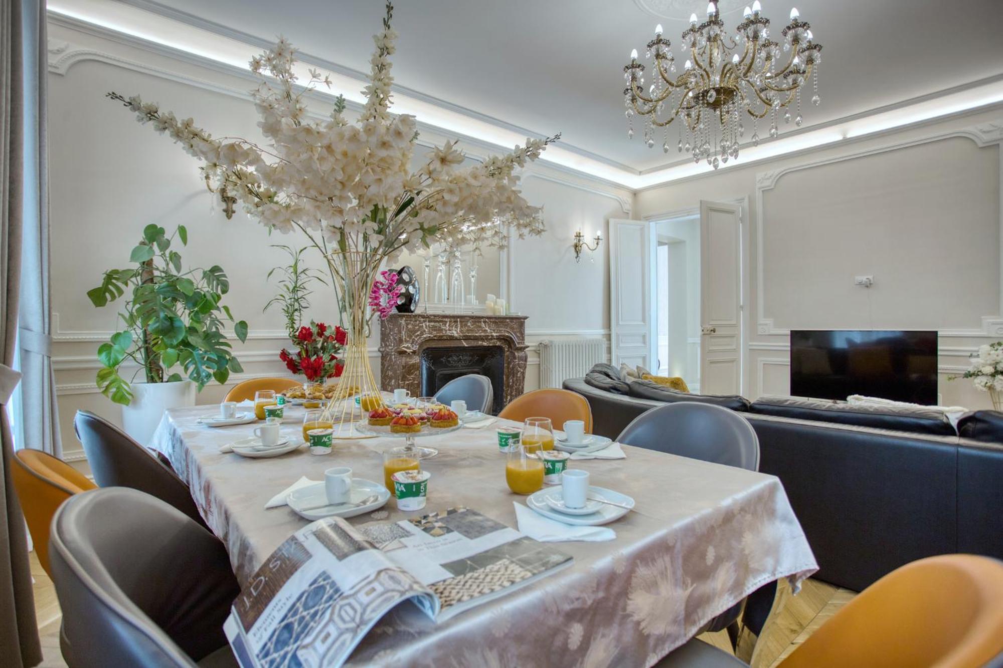 Apartment Luxueux 200m2 5ch Champs Elysees A 1min Perle Rare Paris