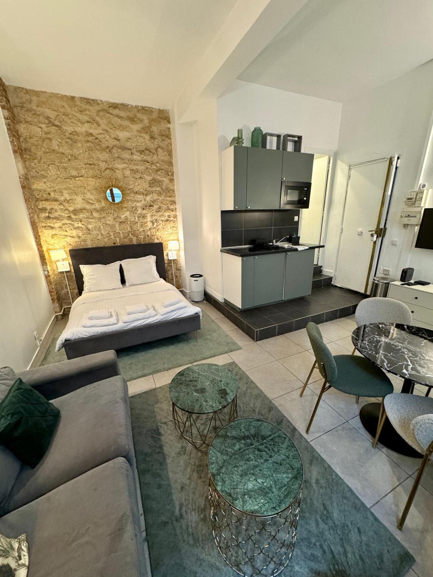 Temple Apartments Paris Apartment *