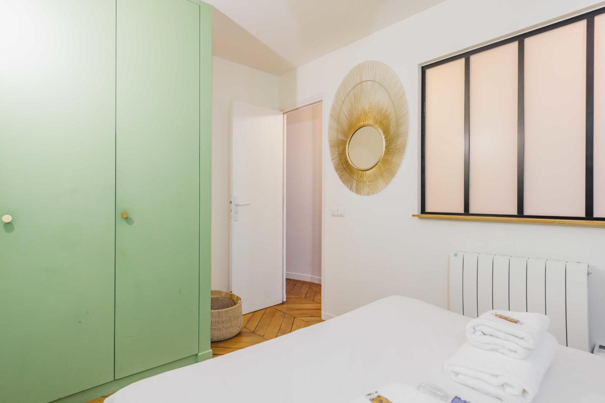 Apartment Chic Parisian Retreat - Porte De Montreuil - 2 Paris