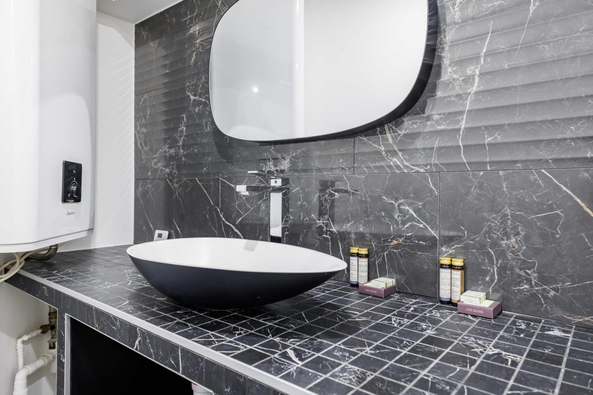 Chic Parisian Retreat - Porte De Montreuil - 2 Apartment Paris