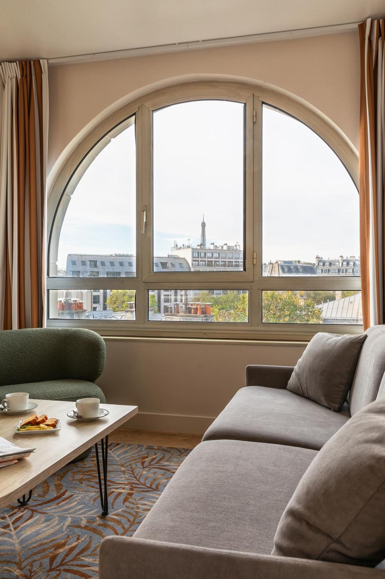 Royal Garden Champs-elysees 4*