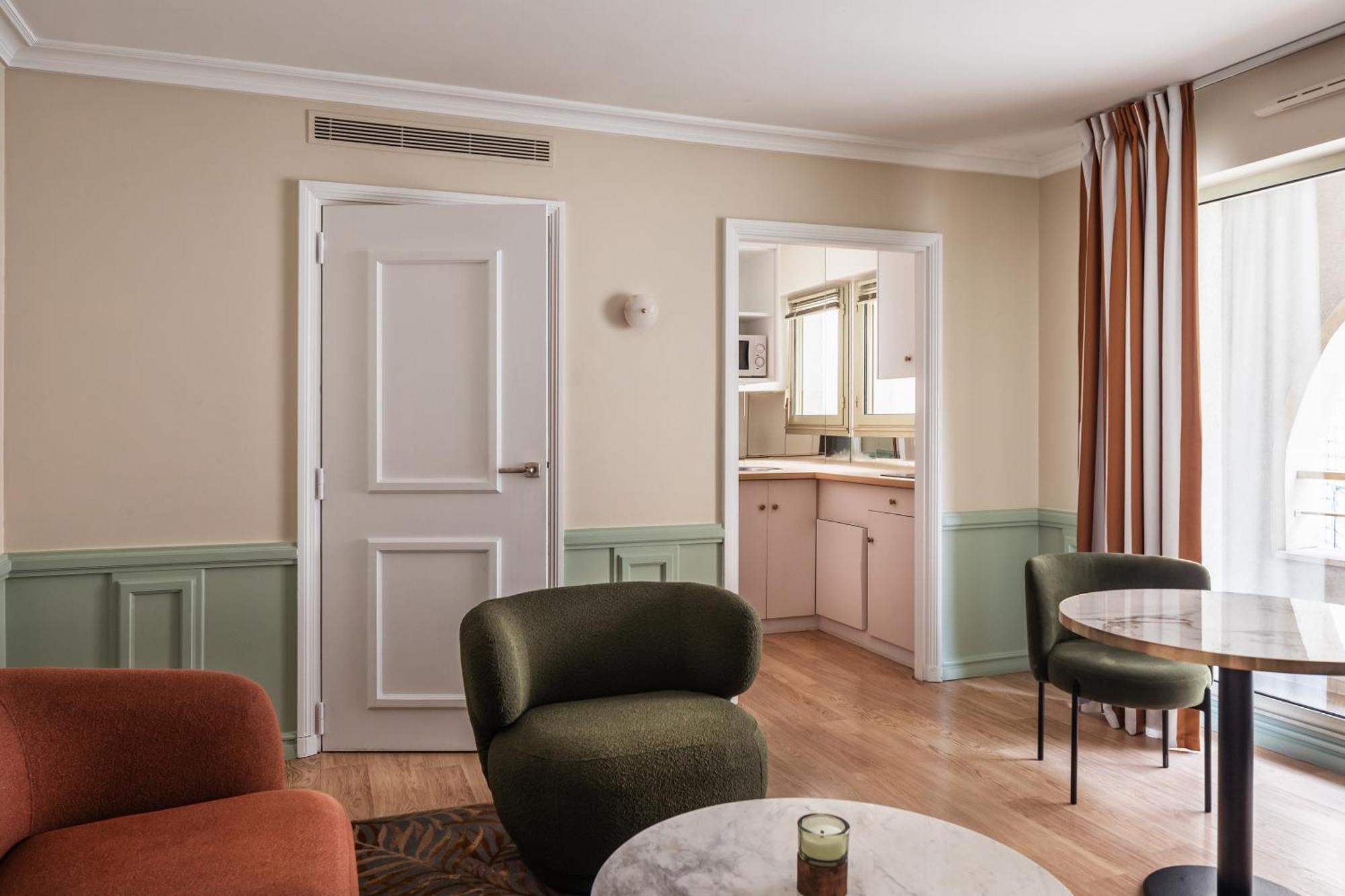 Royal Garden Champs-elysees 4* Paris