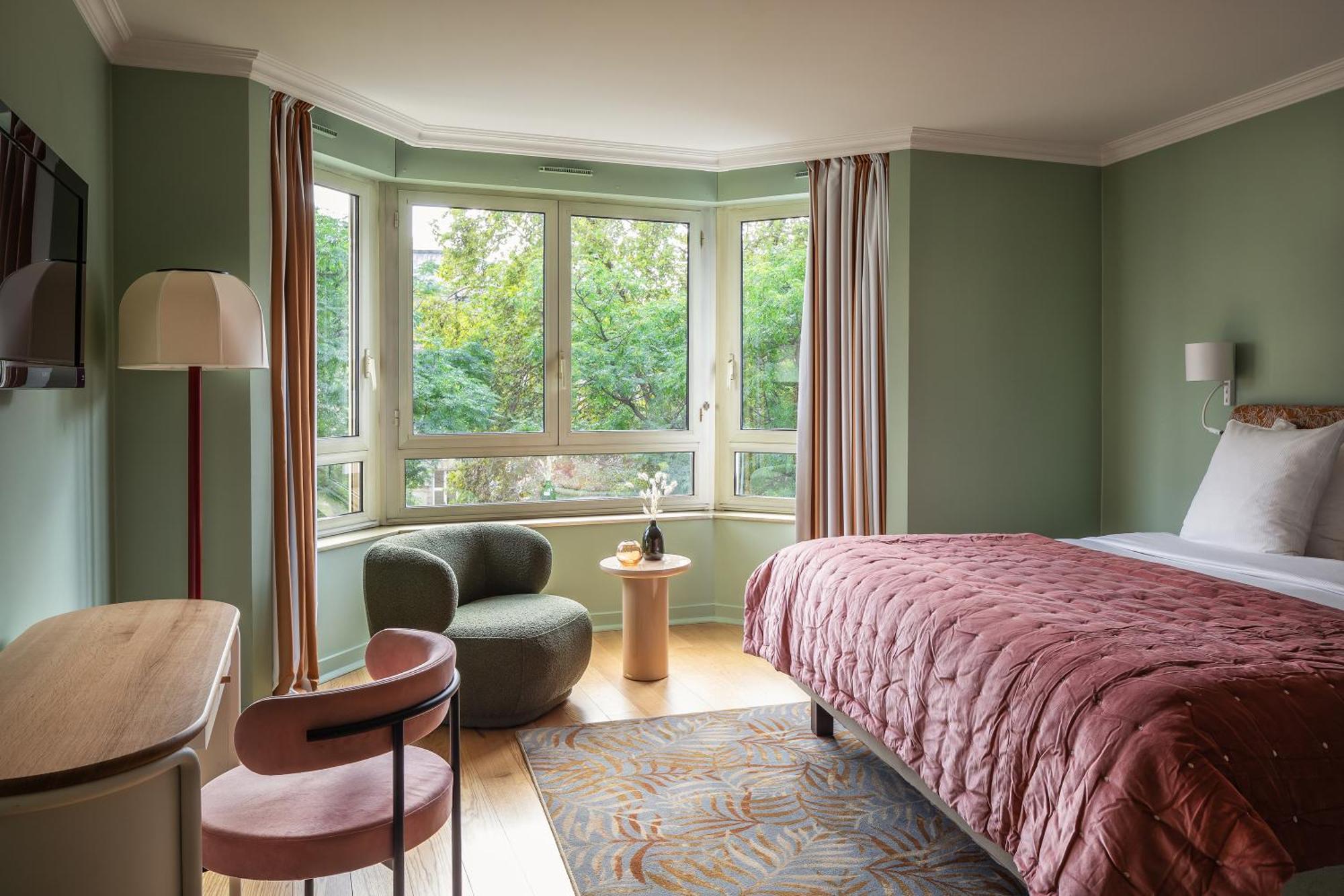 Royal Garden Champs-elysees Hotel