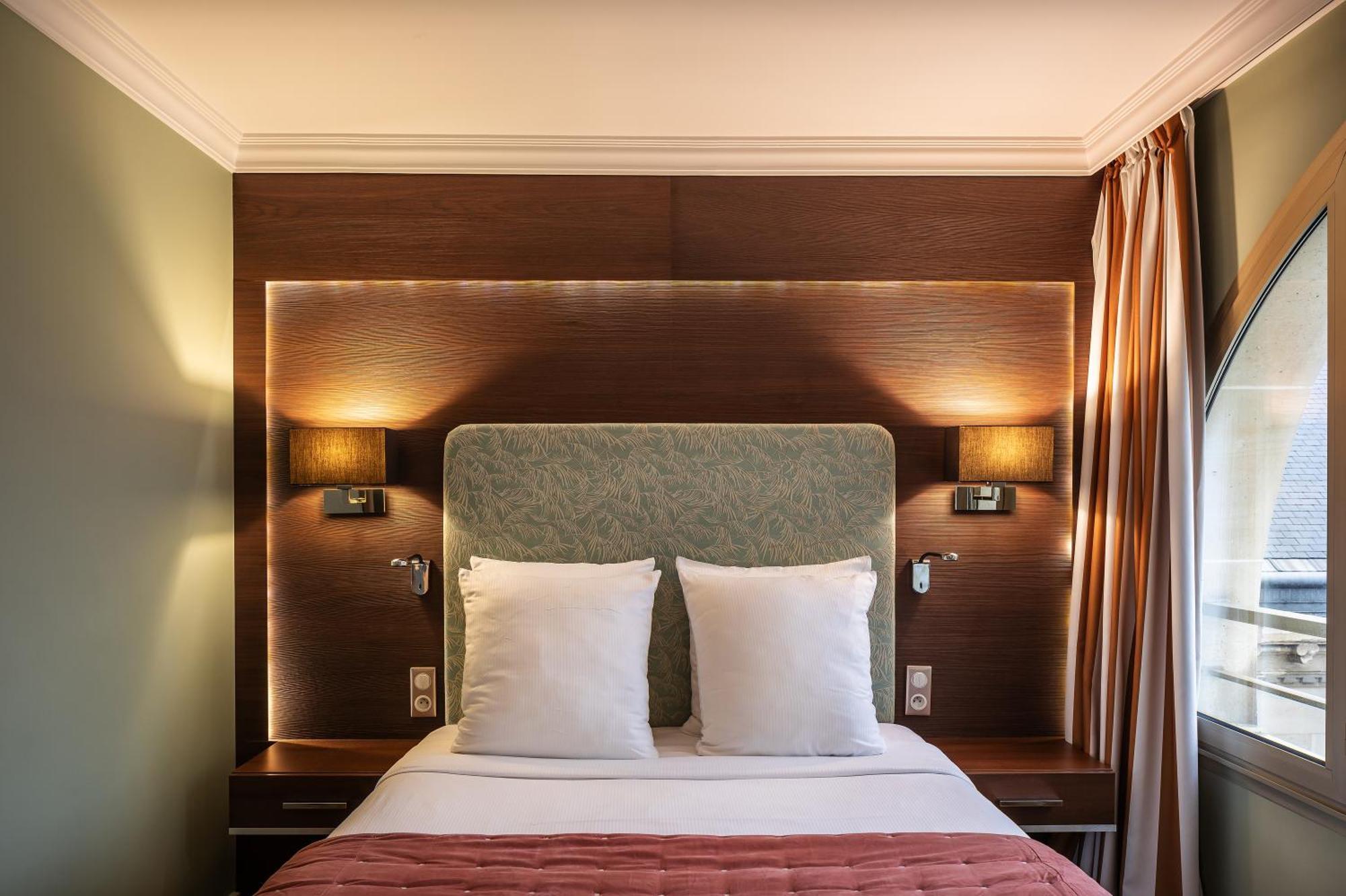 Royal Garden Champs-elysees Hotel