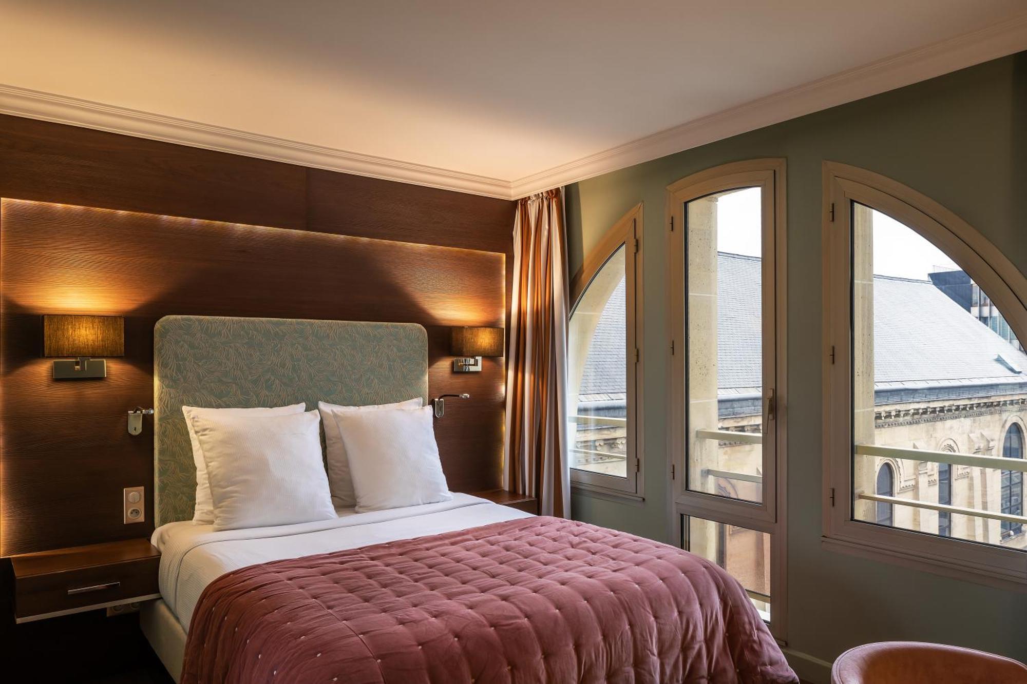 Hotel Royal Garden Champs-elysees 4*