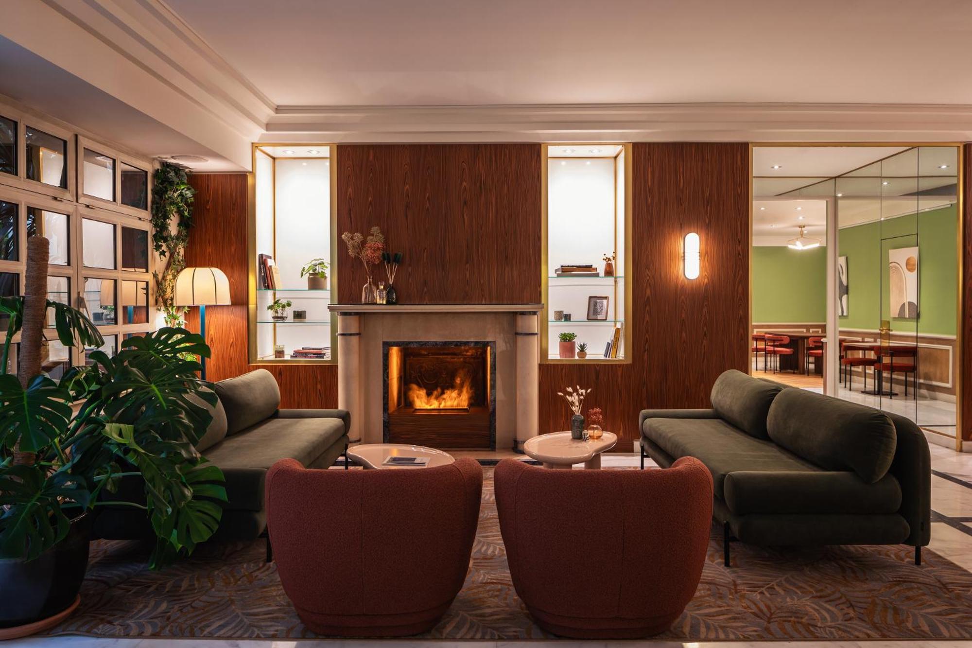 Hotel Royal Garden Champs-elysees 4*