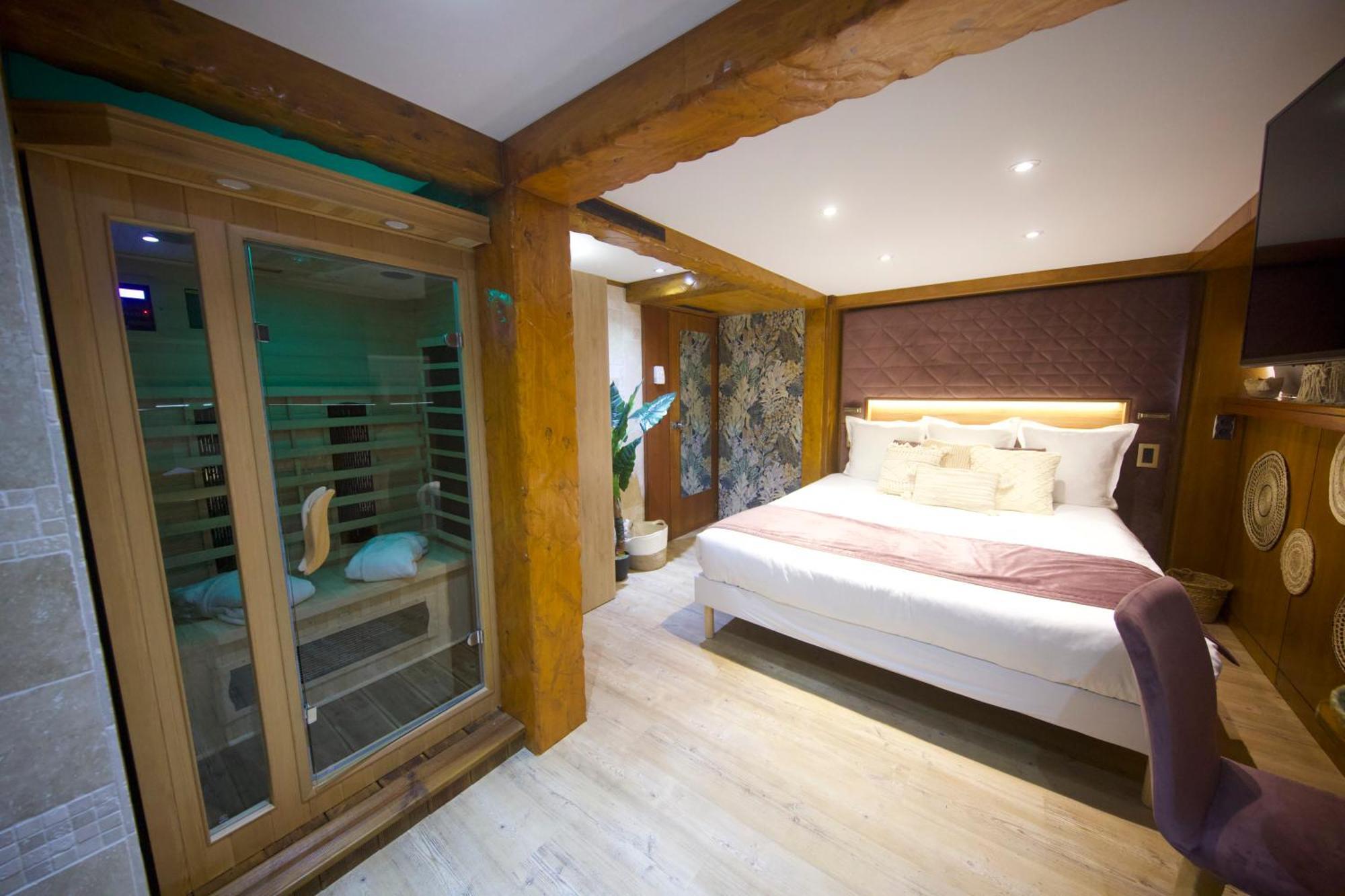 Vip Yacht Hotel 2*