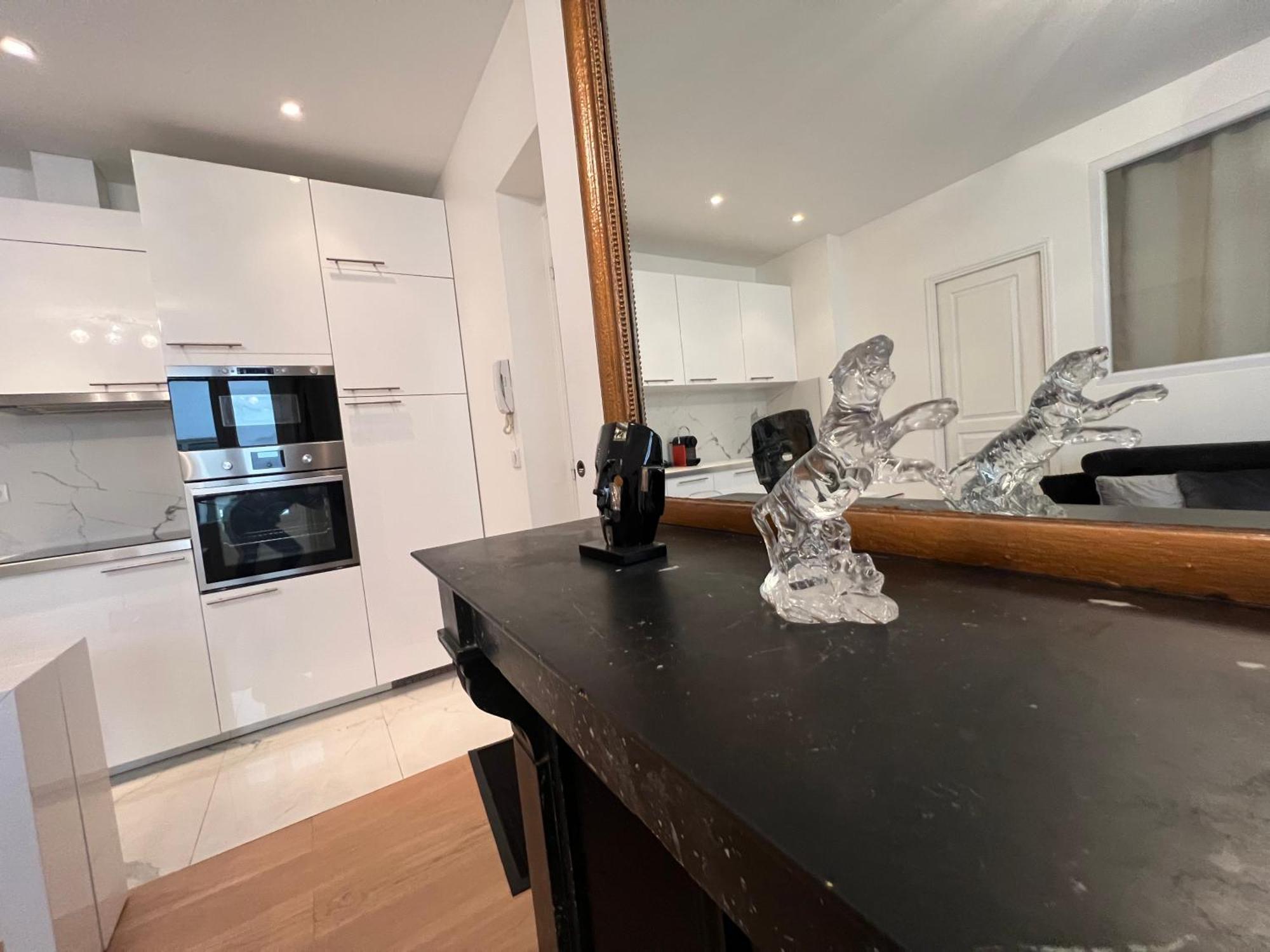 Luxury Appartment, Champs Elysees, Neuf ! * Paris