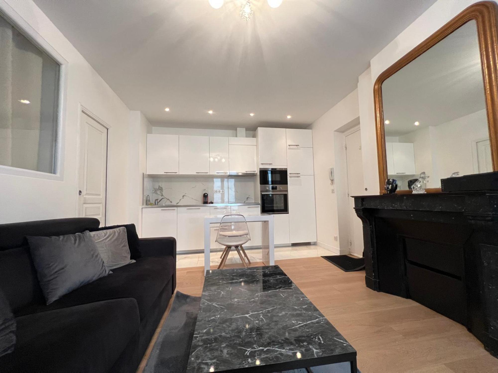 Luxury Appartment, Champs Elysees, Neuf ! *