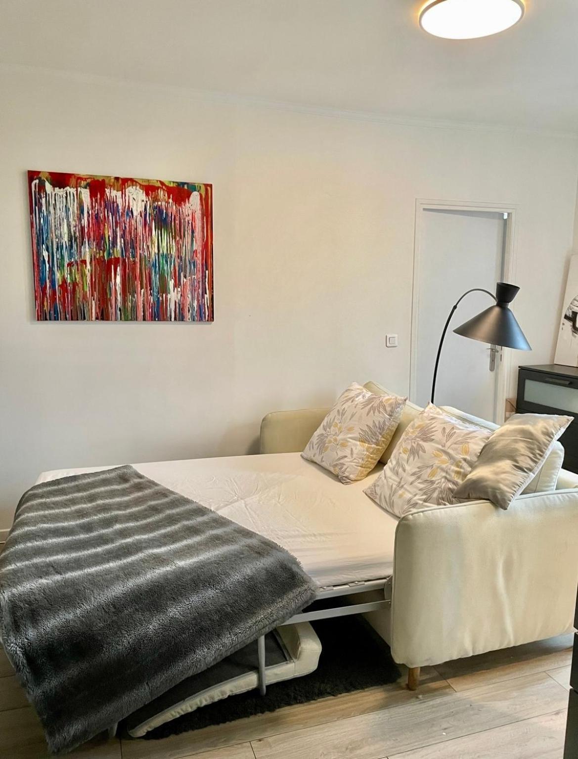 2 Pieces Au Pied Du Metro Buzenval. Apartment