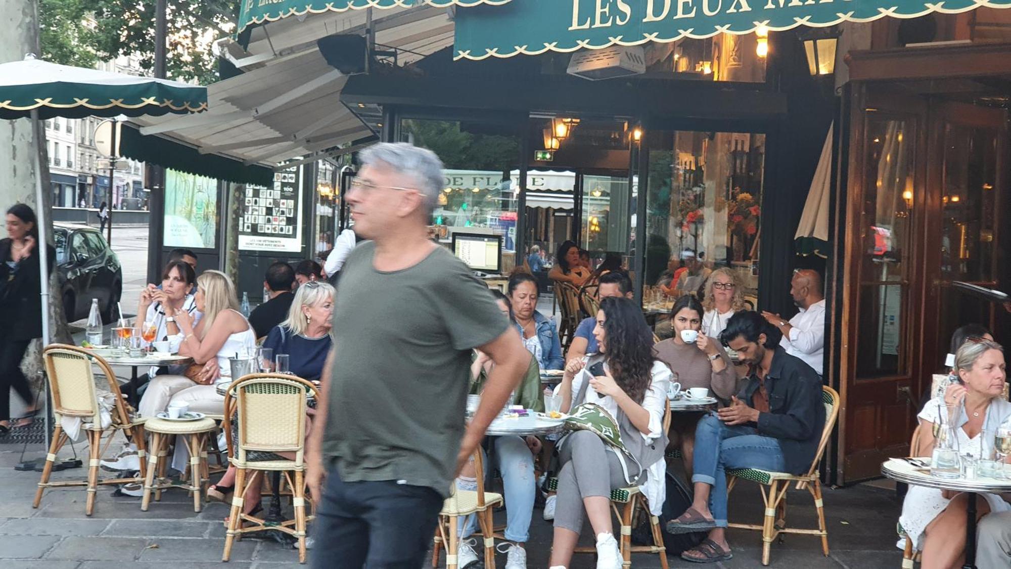 Homestay Stuning Place ,gare Montparnasse ,center ,front Of Metro